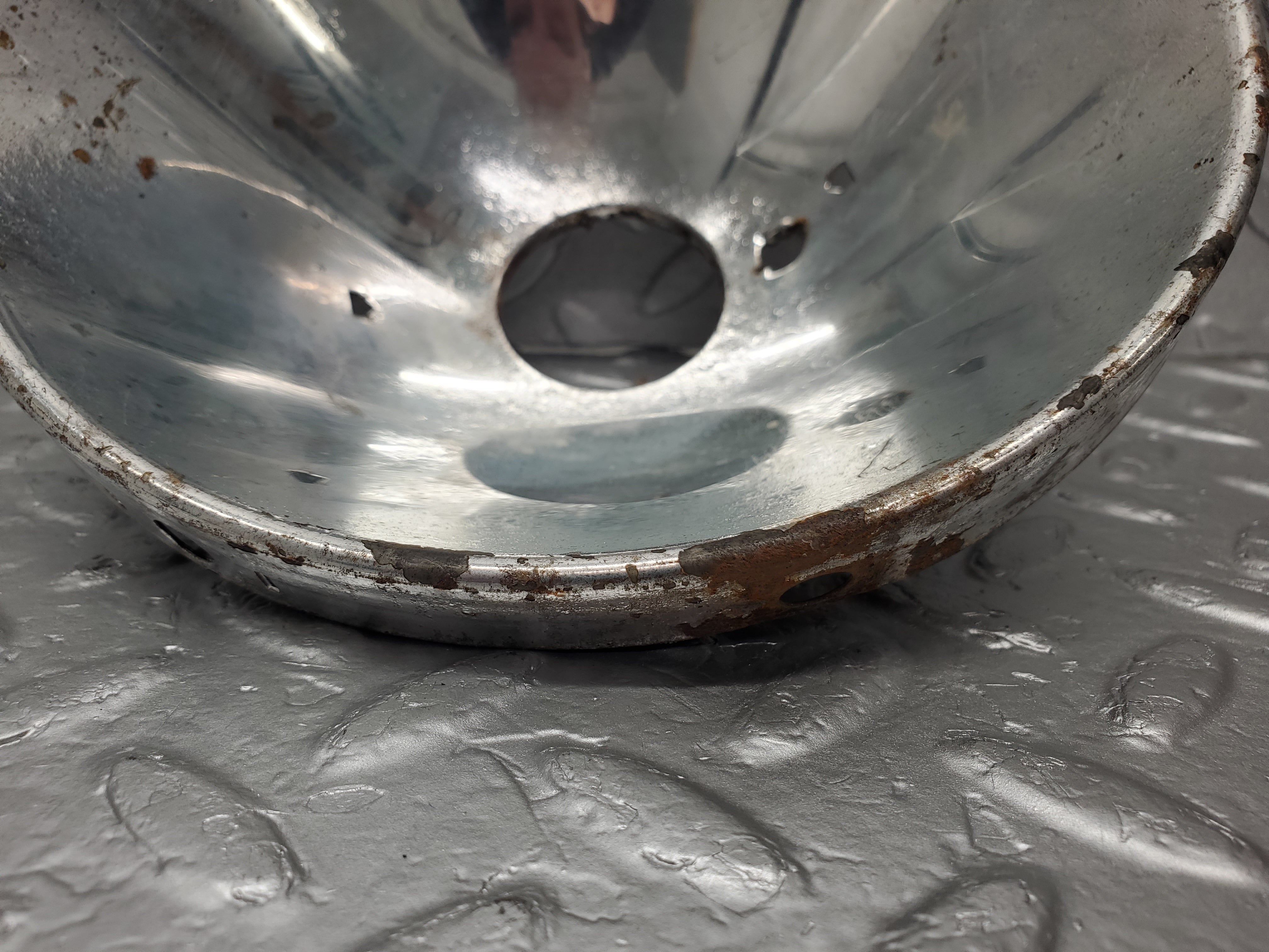 1693 Mercedes-Benz W105 219 PONTON Headlight Reflector