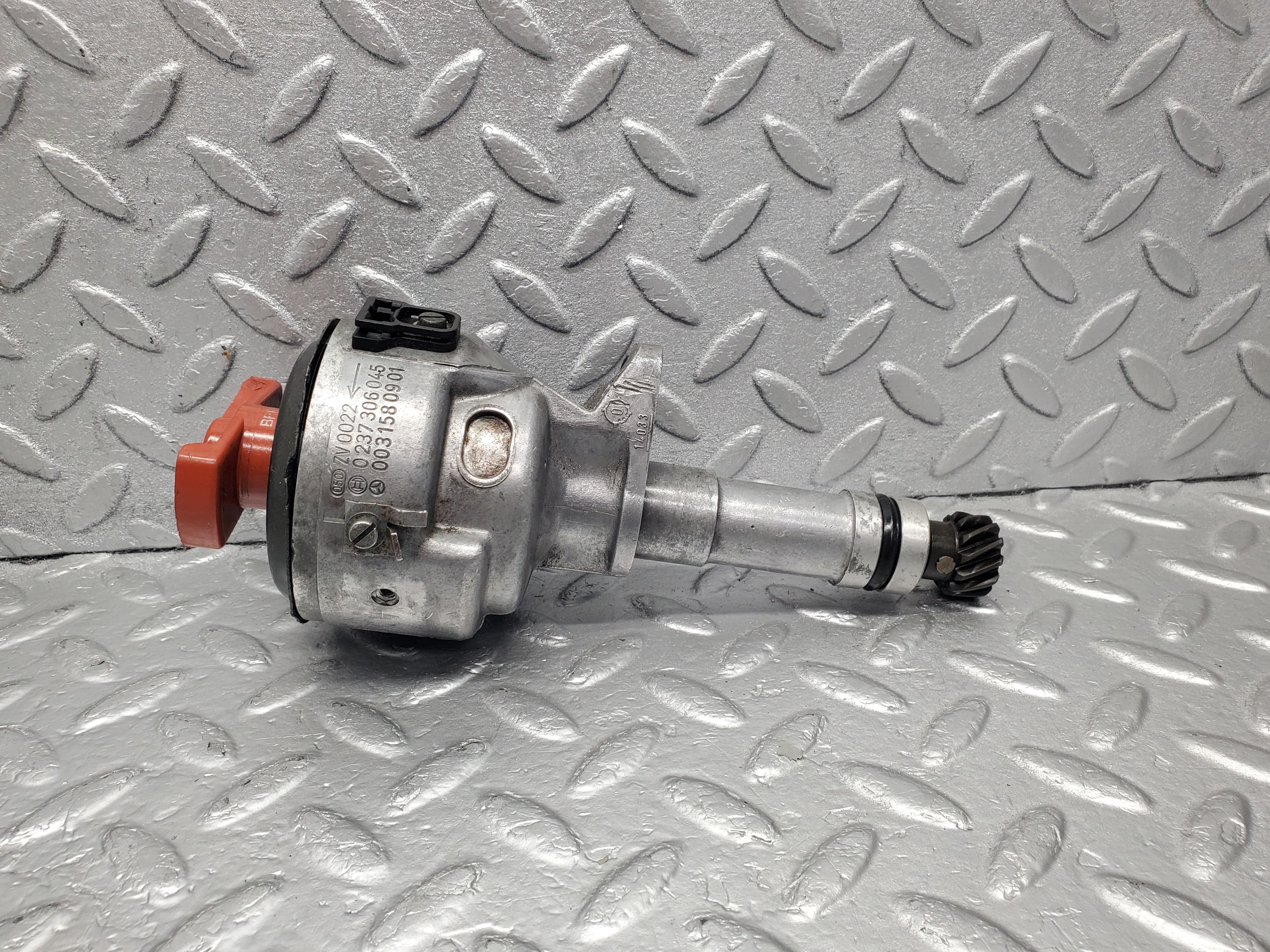 51762 Mercedes-Benz W123 M110 Ignition Distributor Bosch 0237306045 0031580901