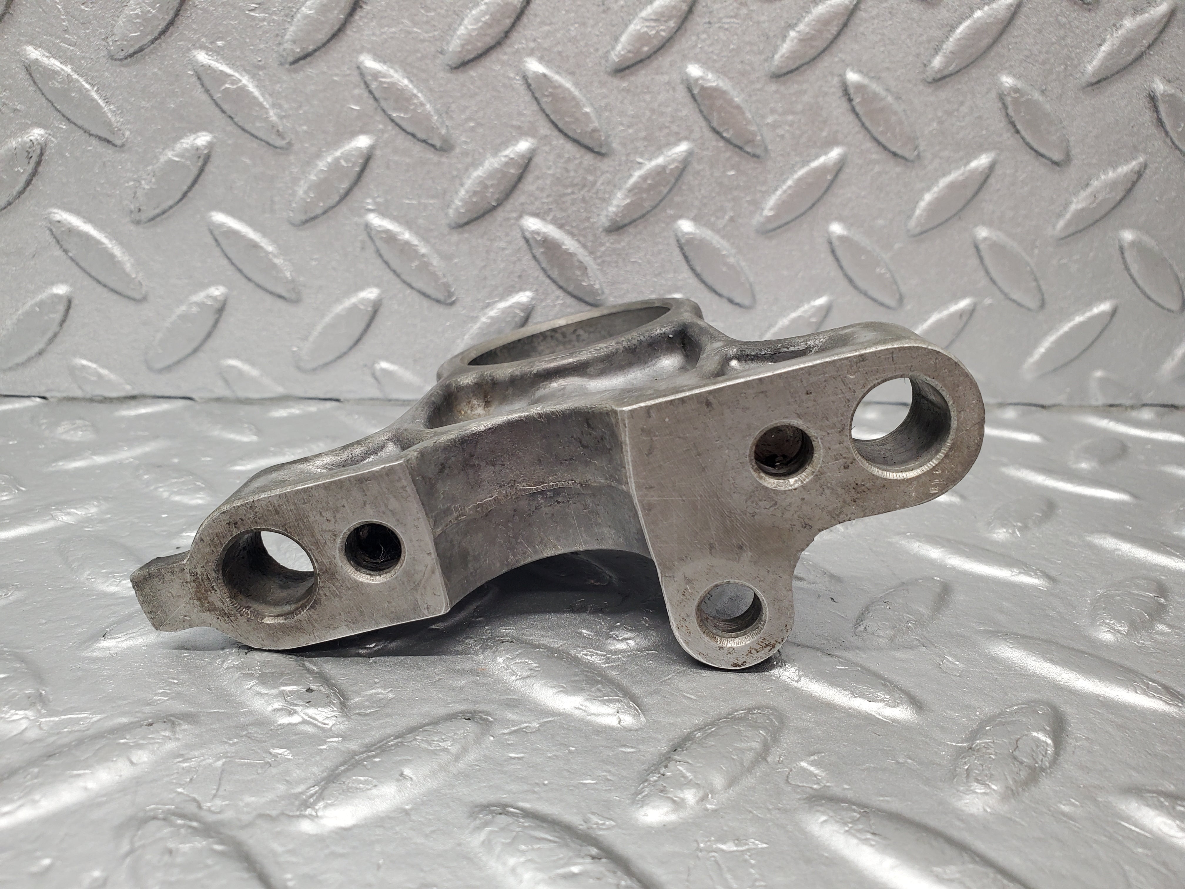 1712 Mercedes-Benz W105 219 PONTON Camshaft Bearing Tower 1800511616