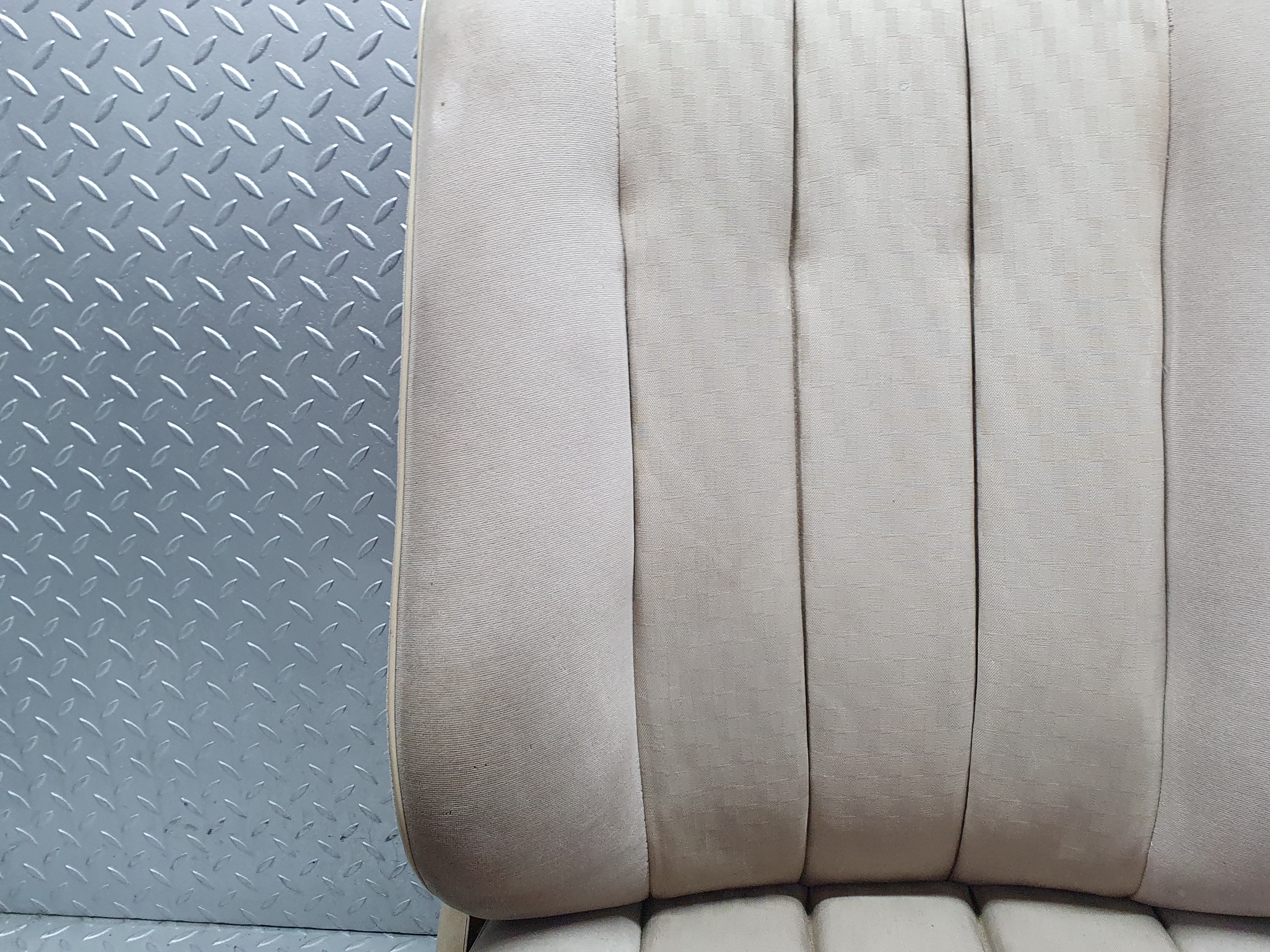 41134 Mercedes-Benz W126 300SE Front Right Seat Driver Seat Beige 1269102950