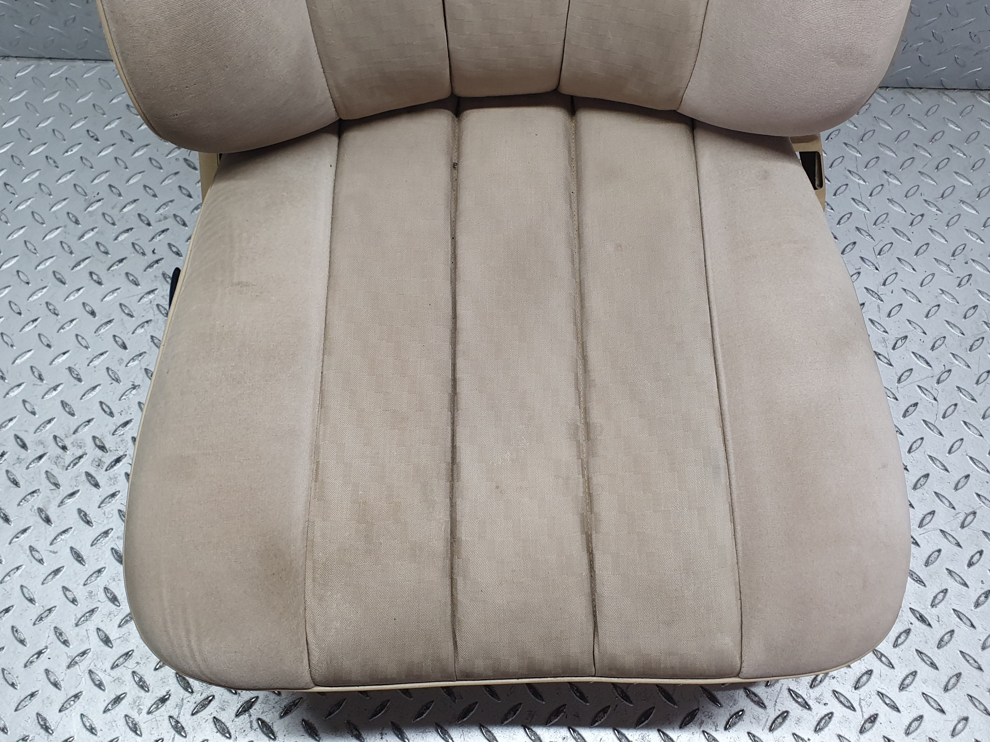 41134 Mercedes-Benz W126 300SE Front Right Seat Driver Seat Beige 1269102950