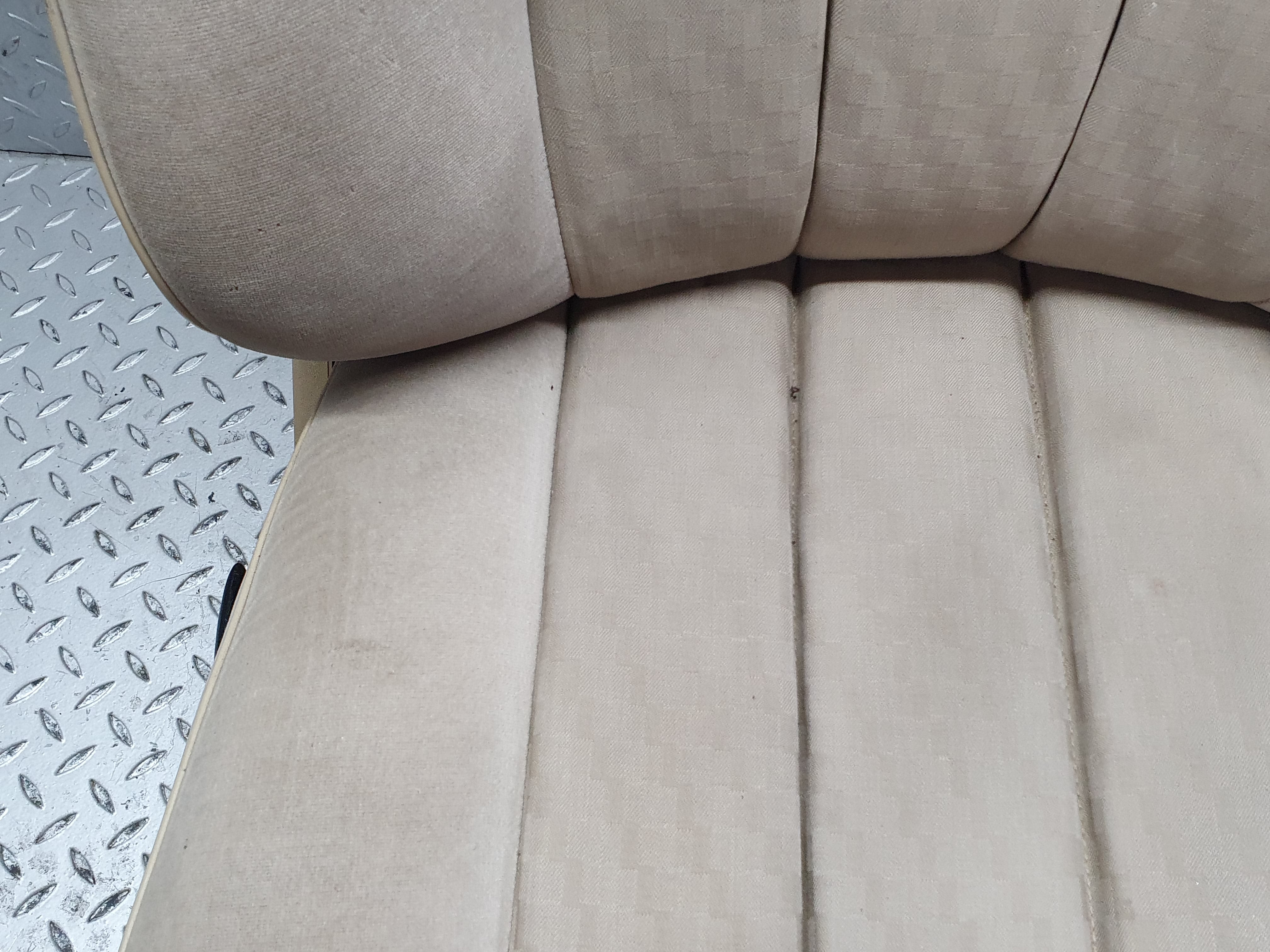 41134 Mercedes-Benz W126 300SE Front Right Seat Driver Seat Beige 1269102950