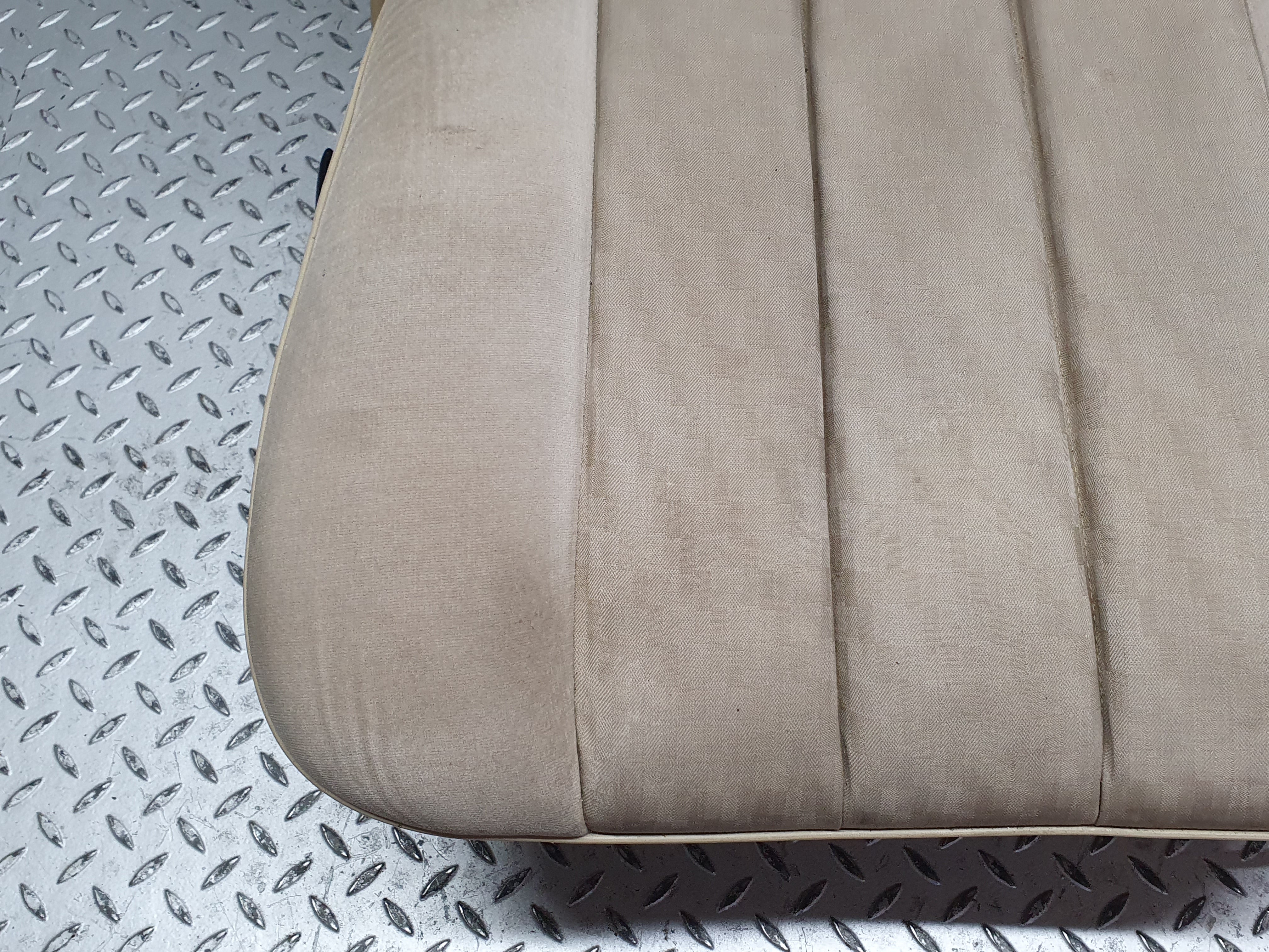 41134 Mercedes-Benz W126 300SE Front Right Seat Driver Seat Beige 1269102950