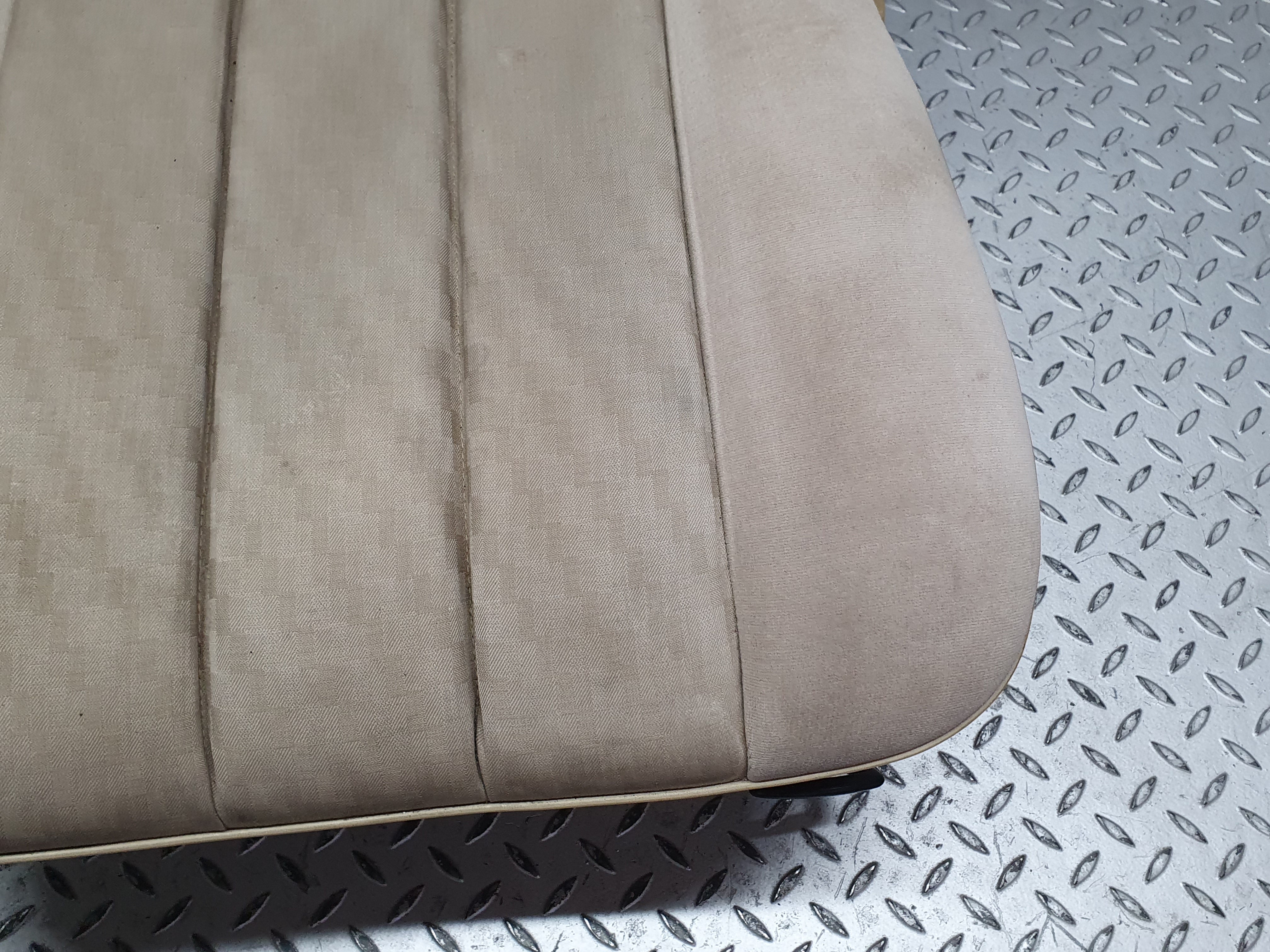 41134 Mercedes-Benz W126 300SE Front Right Seat Driver Seat Beige 1269102950