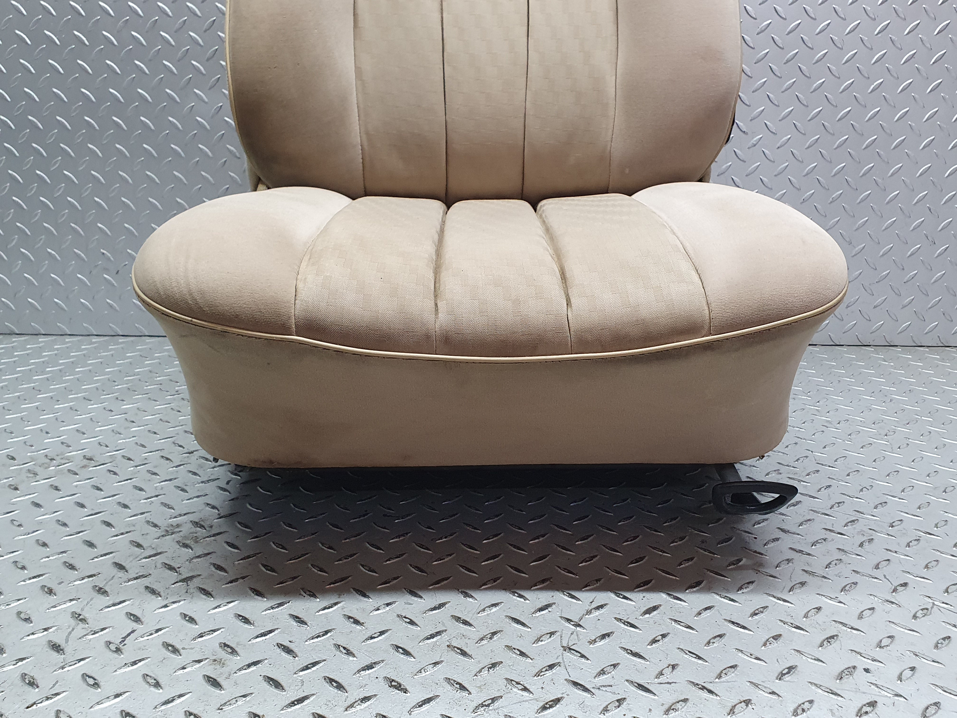 41134 Mercedes-Benz W126 300SE Front Right Seat Driver Seat Beige 1269102950