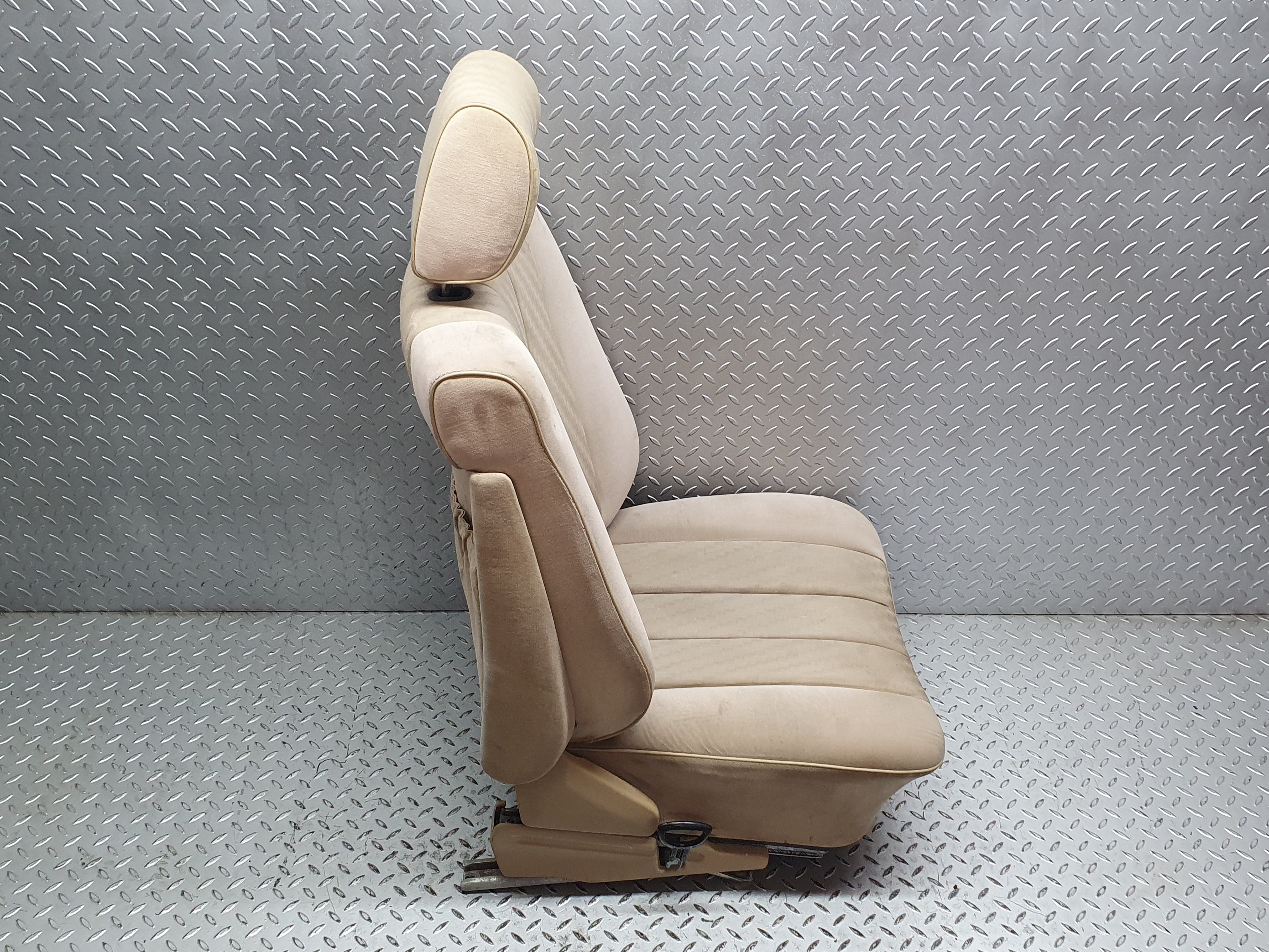 41134 Mercedes-Benz W126 300SE Front Right Seat Driver Seat Beige 1269102950