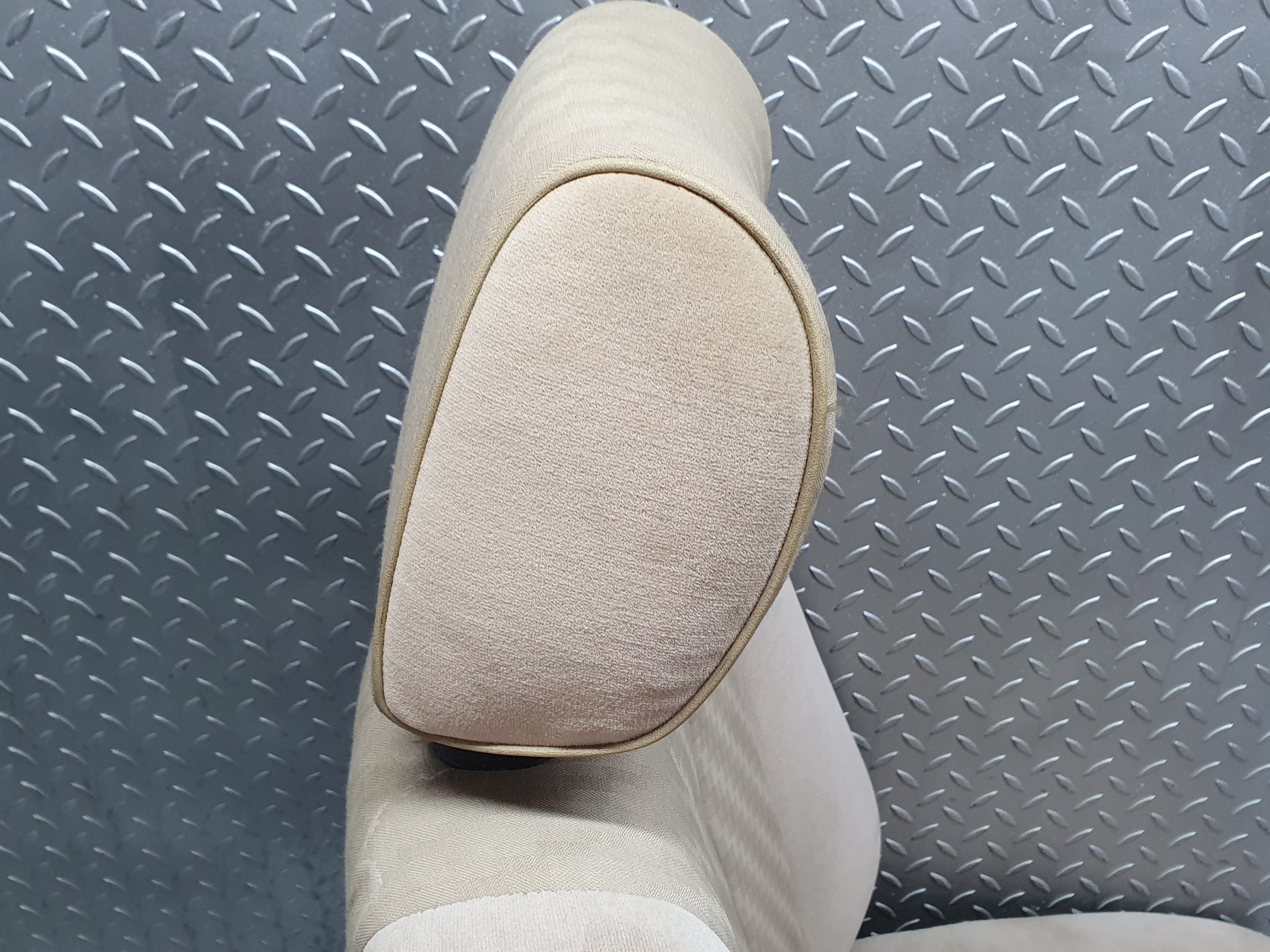 41134 Mercedes-Benz W126 300SE Front Right Seat Driver Seat Beige 1269102950