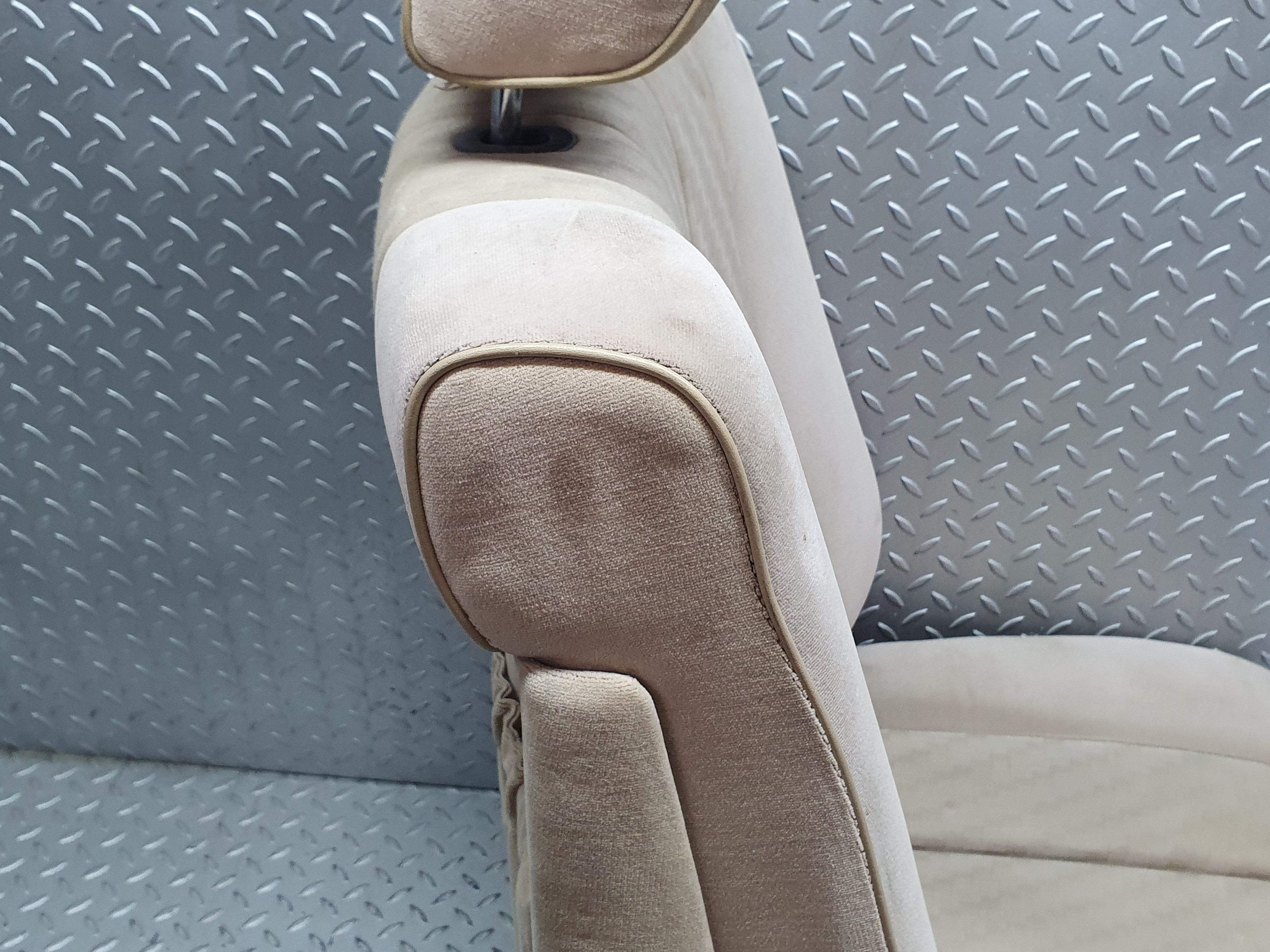 41134 Mercedes-Benz W126 300SE Front Right Seat Driver Seat Beige 1269102950