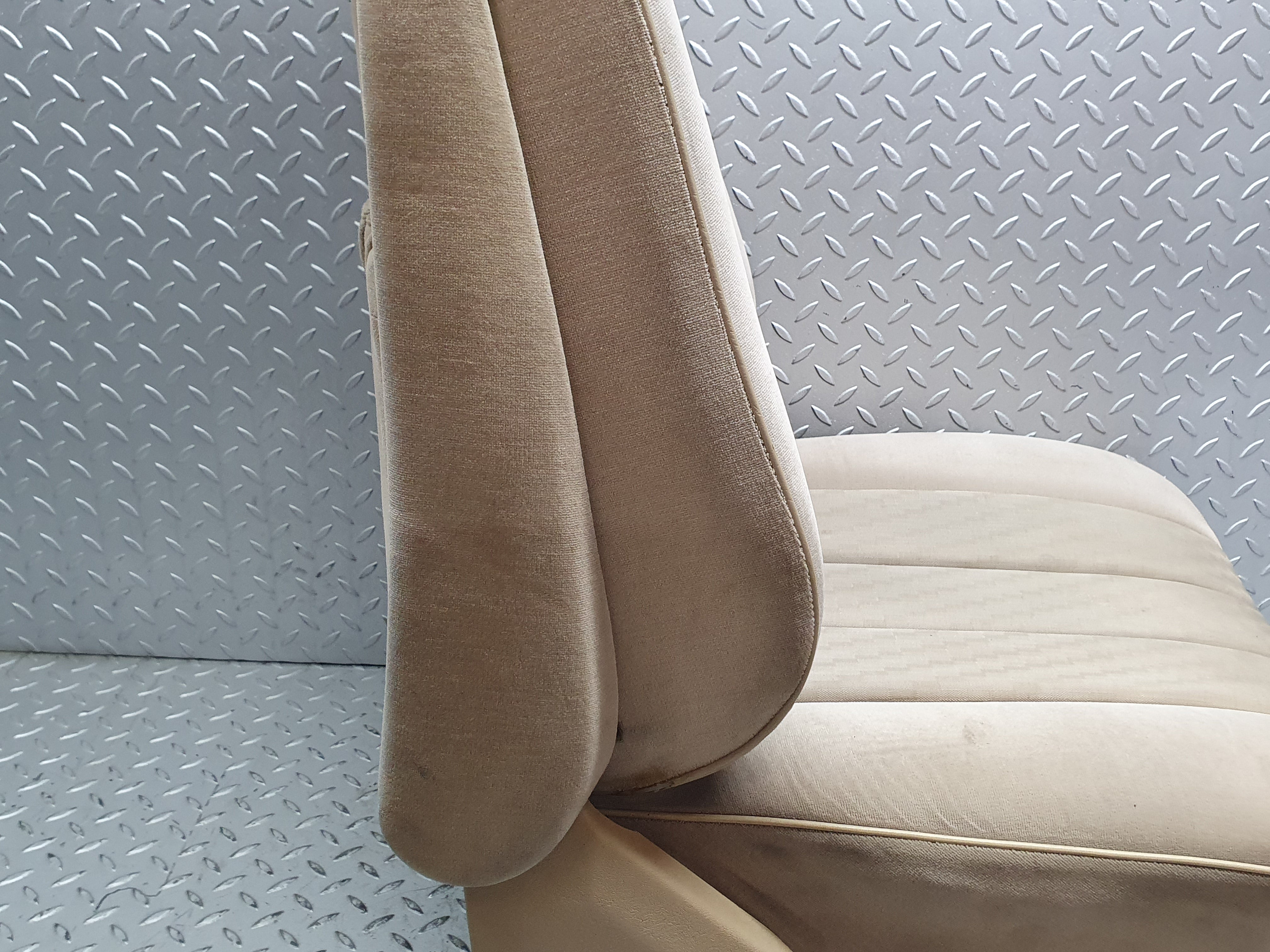 41134 Mercedes-Benz W126 300SE Front Right Seat Driver Seat Beige 1269102950