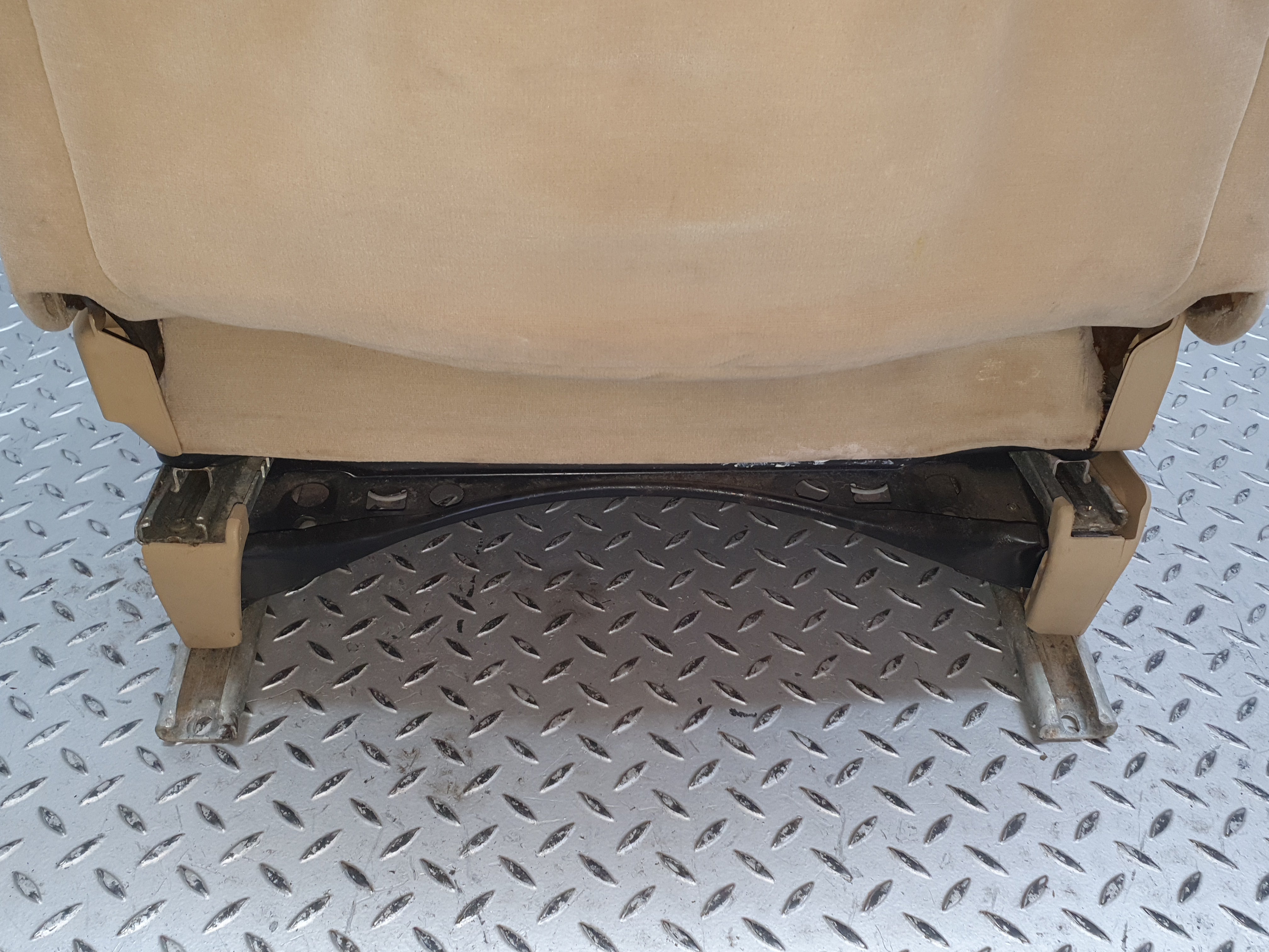 41134 Mercedes-Benz W126 300SE Front Right Seat Driver Seat Beige 1269102950