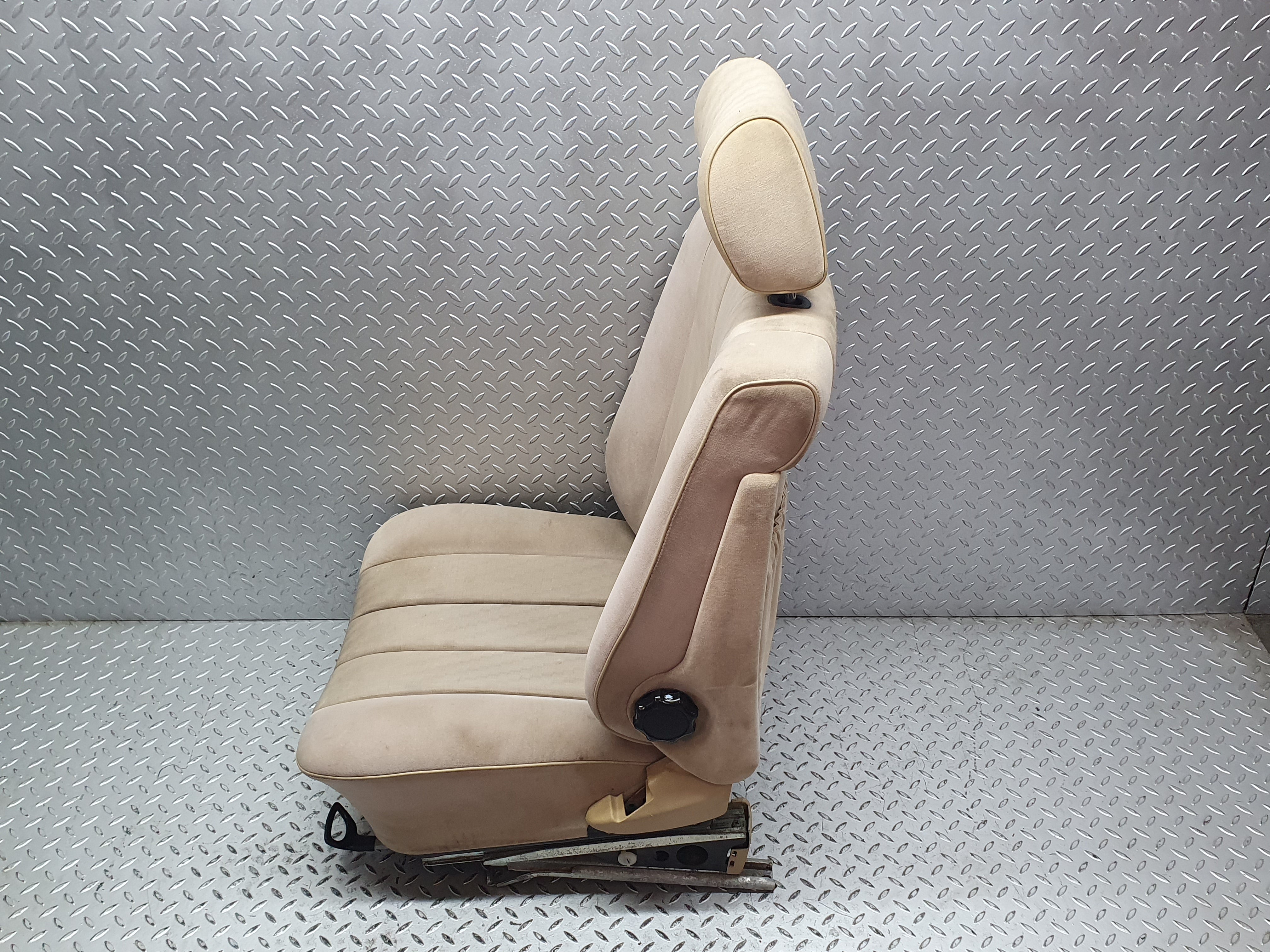41134 Mercedes-Benz W126 300SE Front Right Seat Driver Seat Beige 1269102950
