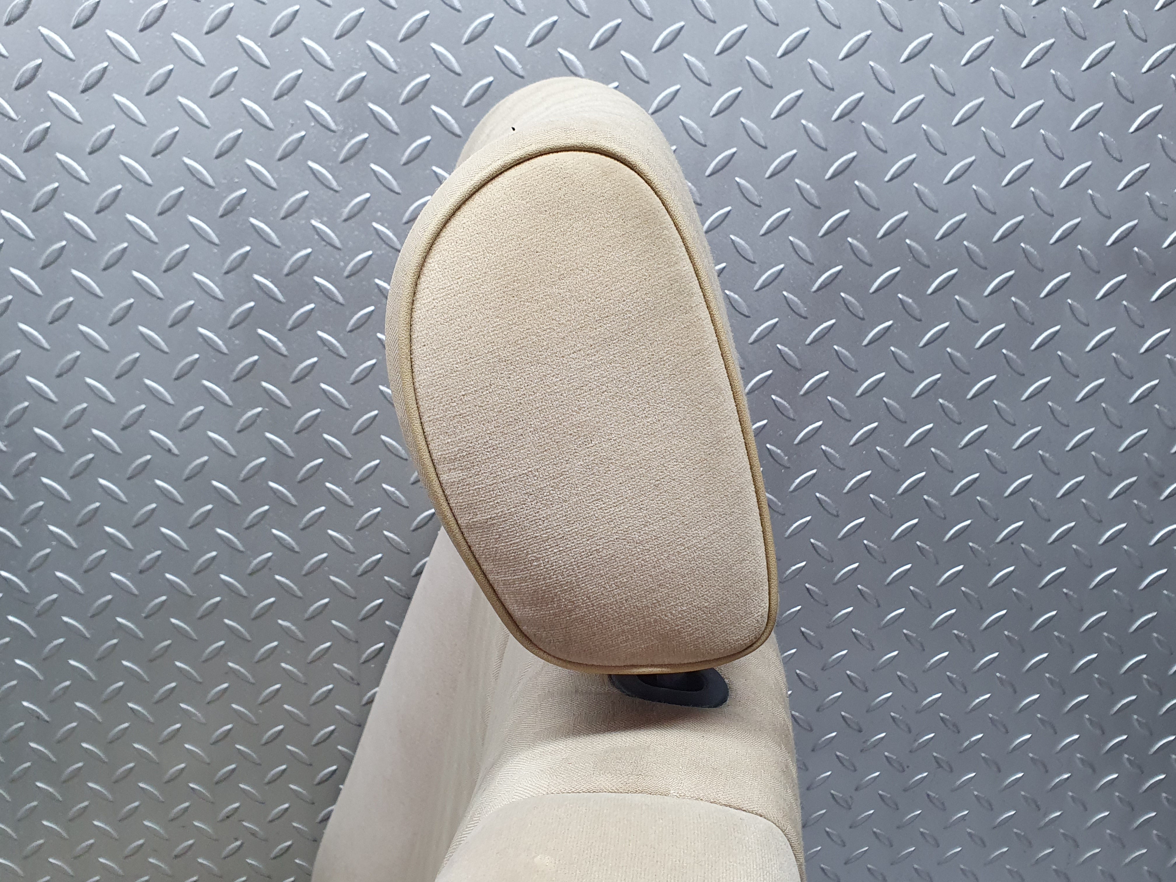 41134 Mercedes-Benz W126 300SE Front Right Seat Driver Seat Beige 1269102950