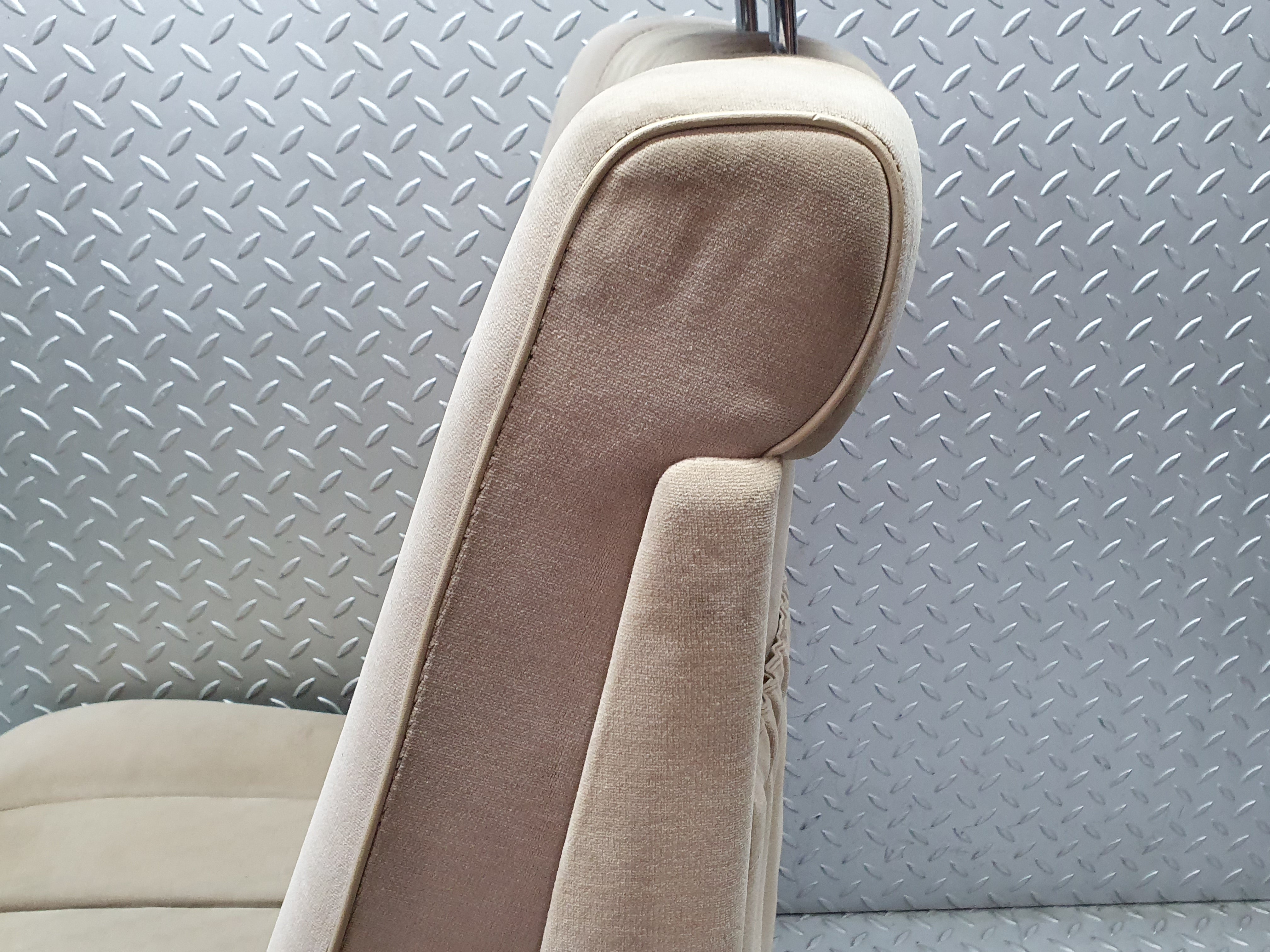 41134 Mercedes-Benz W126 300SE Front Right Seat Driver Seat Beige 1269102950