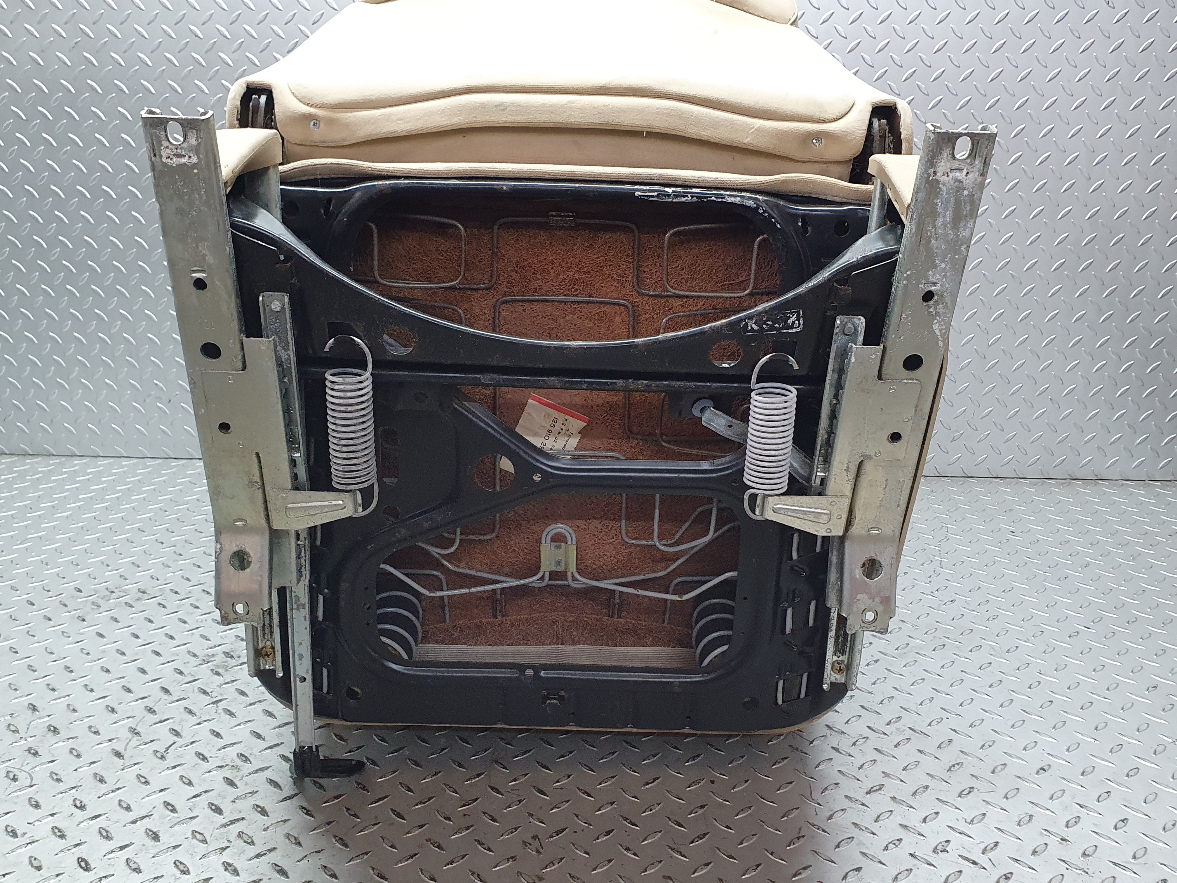 41134 Mercedes-Benz W126 300SE Front Right Seat Driver Seat Beige 1269102950