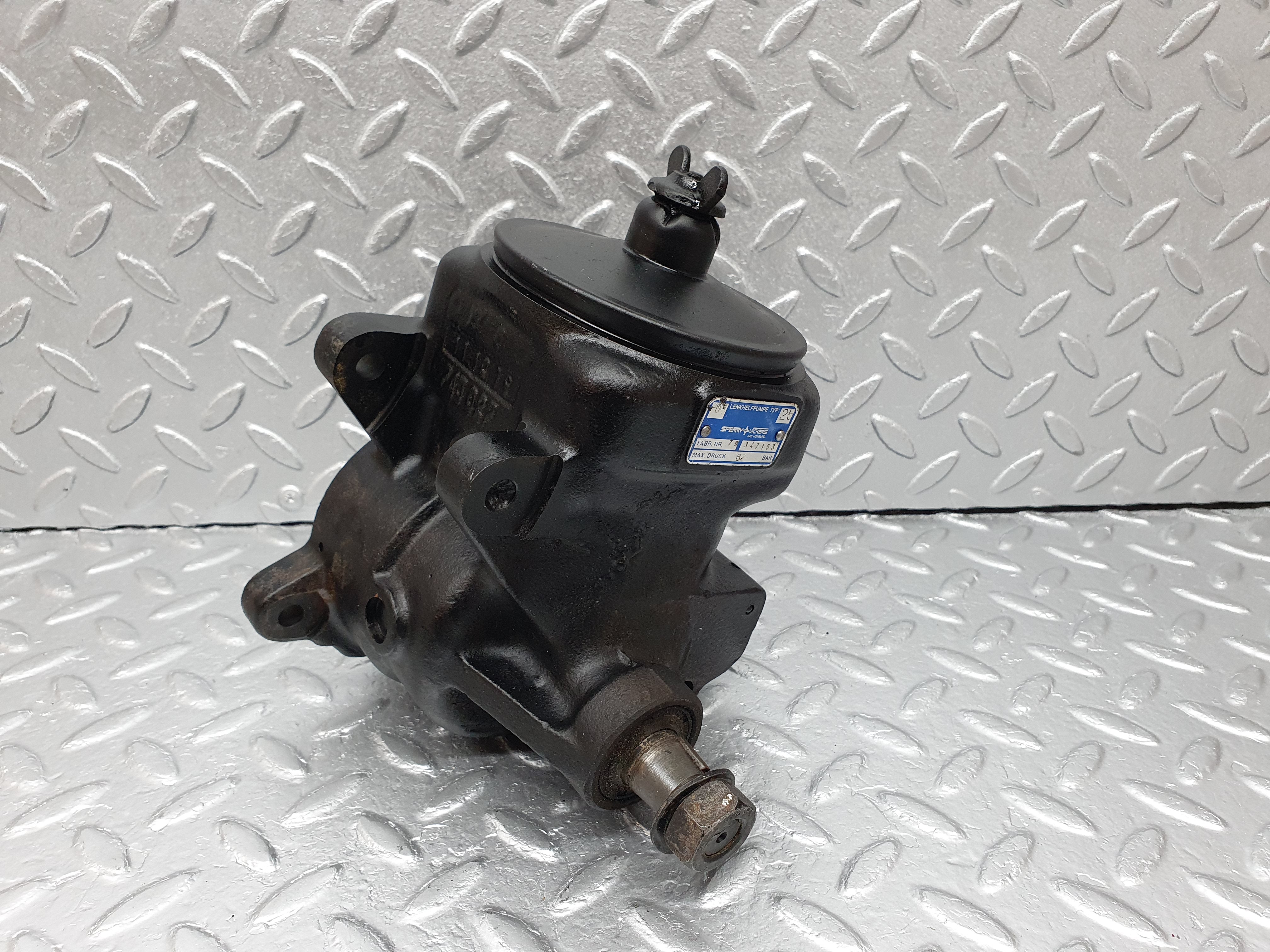 2571 Mercedes-Benz W116 350SE Power Steering Pump Vickers Type 25