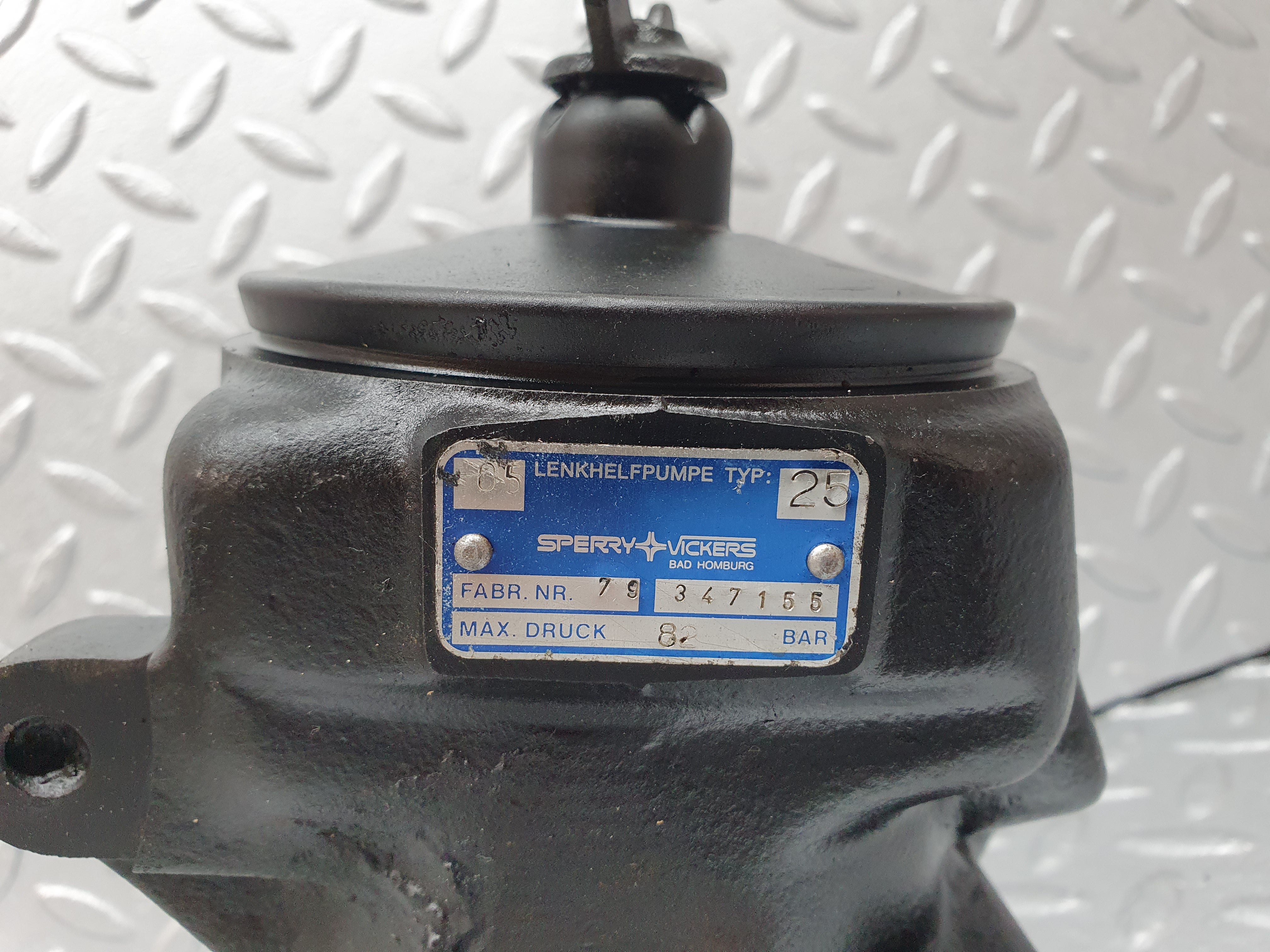 2571 Mercedes-Benz W116 350SE Power Steering Pump Vickers Type 25