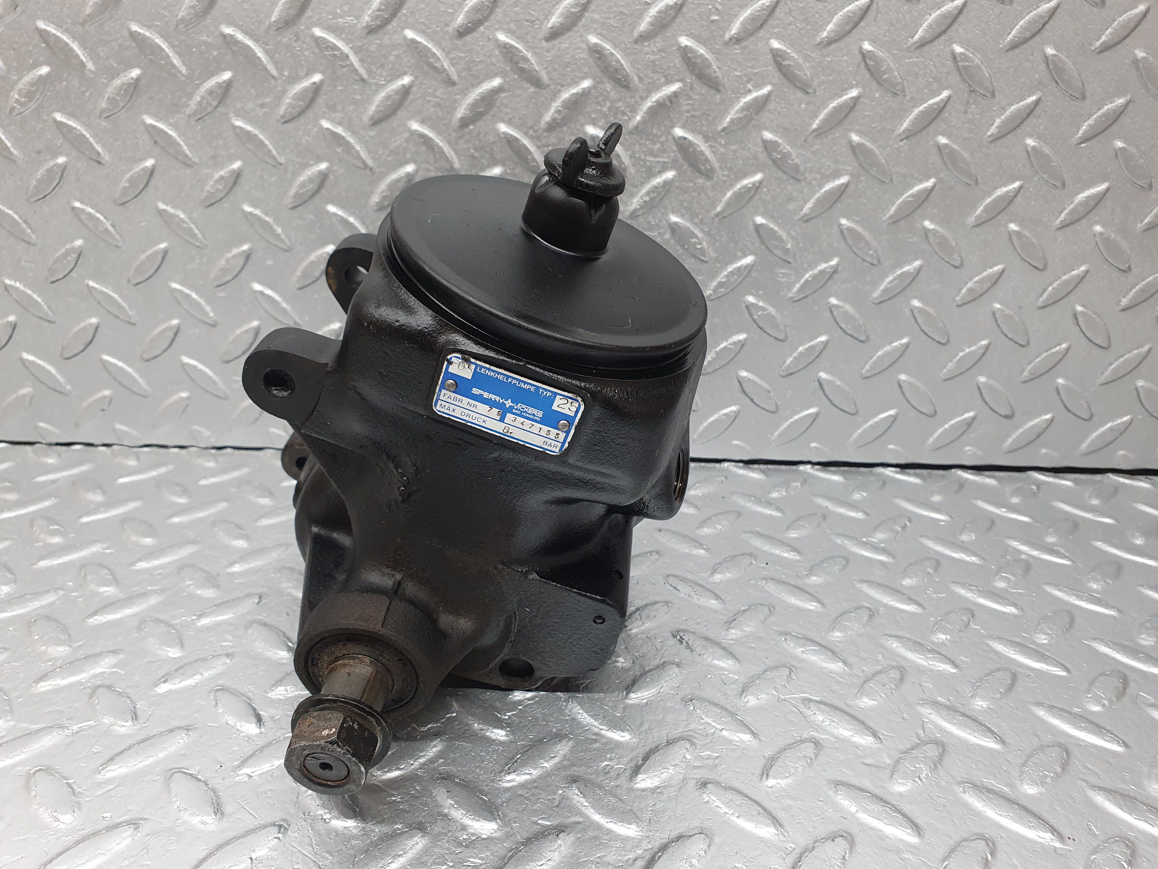 2571 Mercedes-Benz W116 350SE Power Steering Pump Vickers Type 25