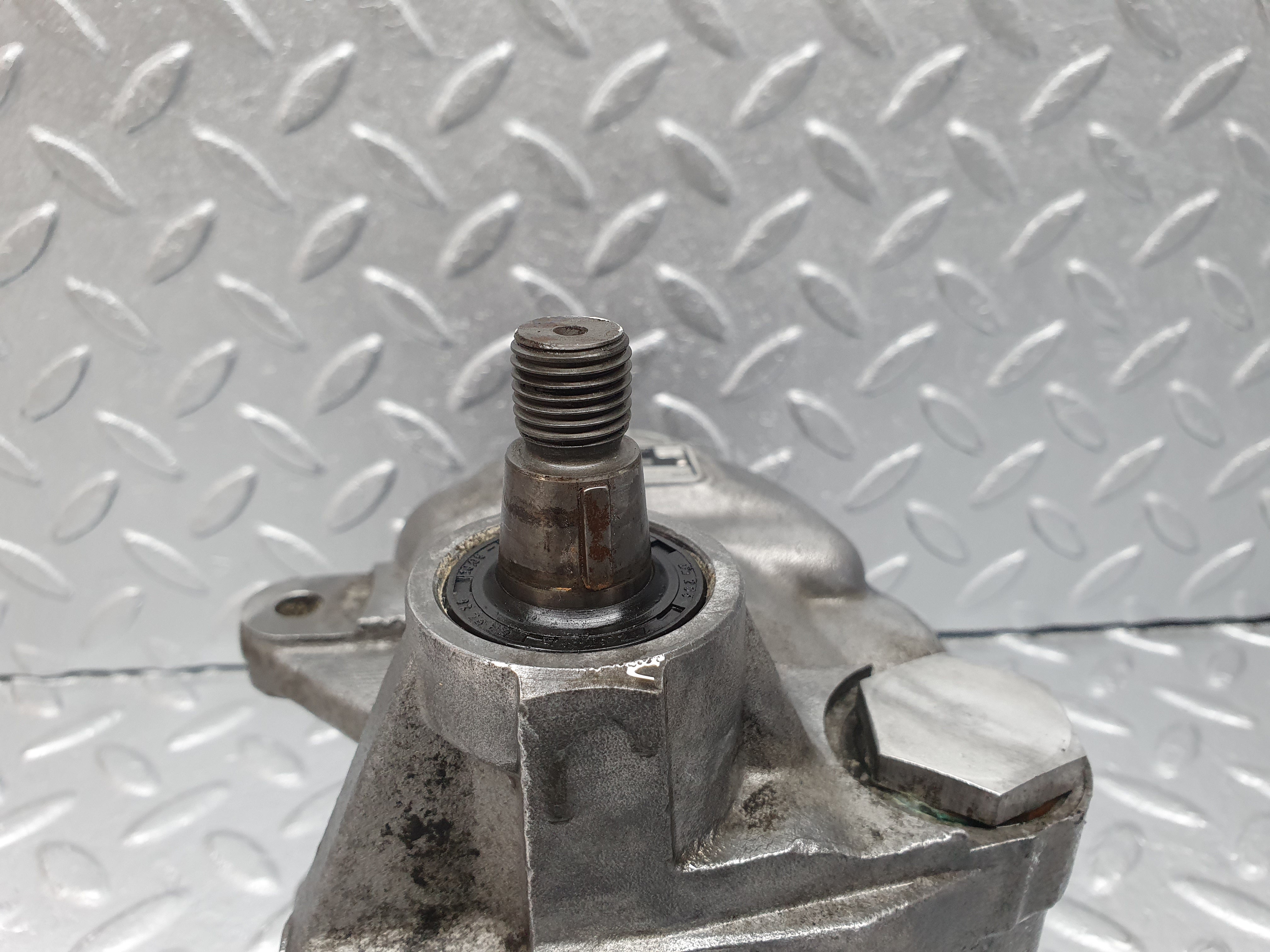 16732 Mercedes-Benz C107 380SLC Power Steering Pump