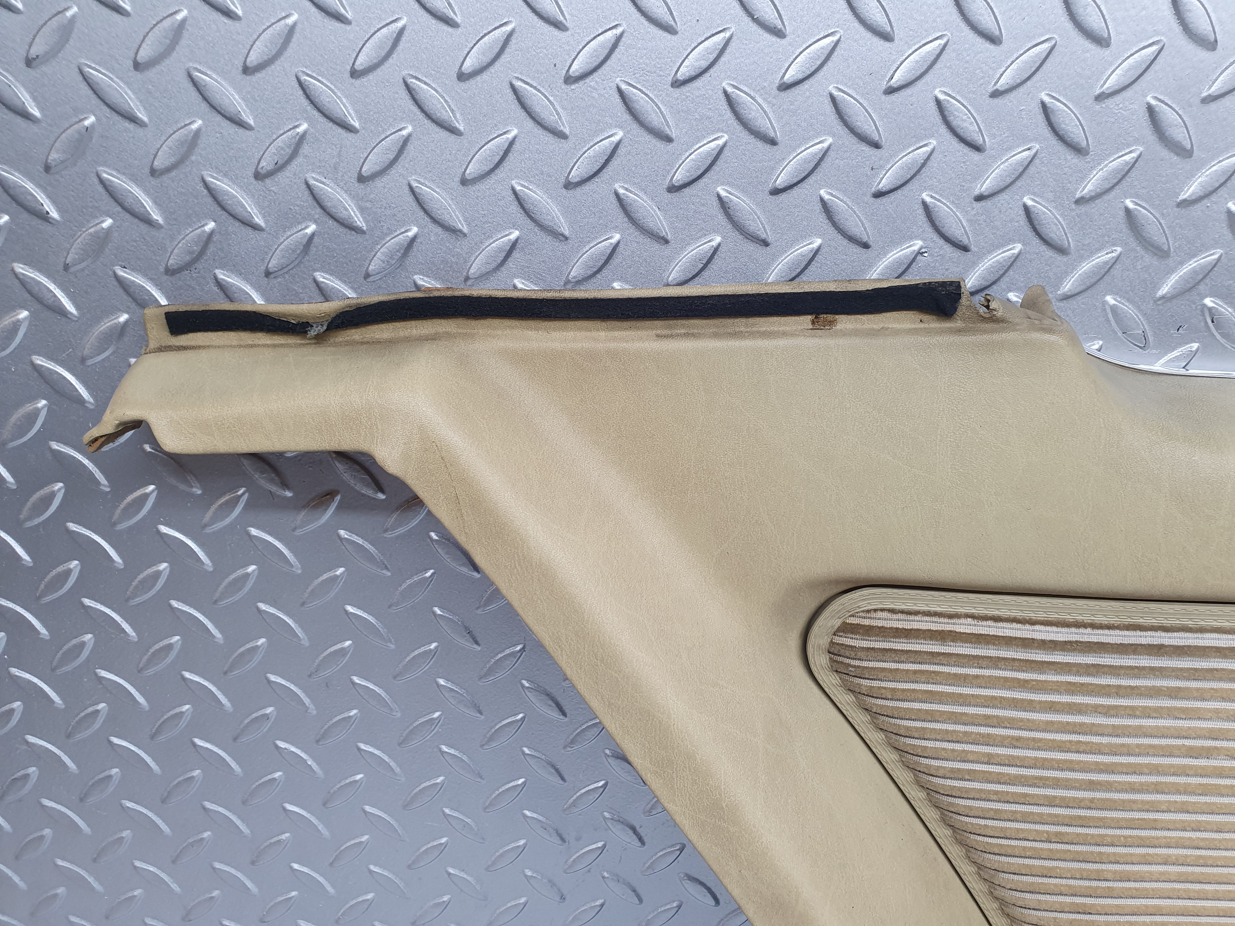 1105 Mercedes-Benz C123 230CE Coupe Rear Left Card Panel