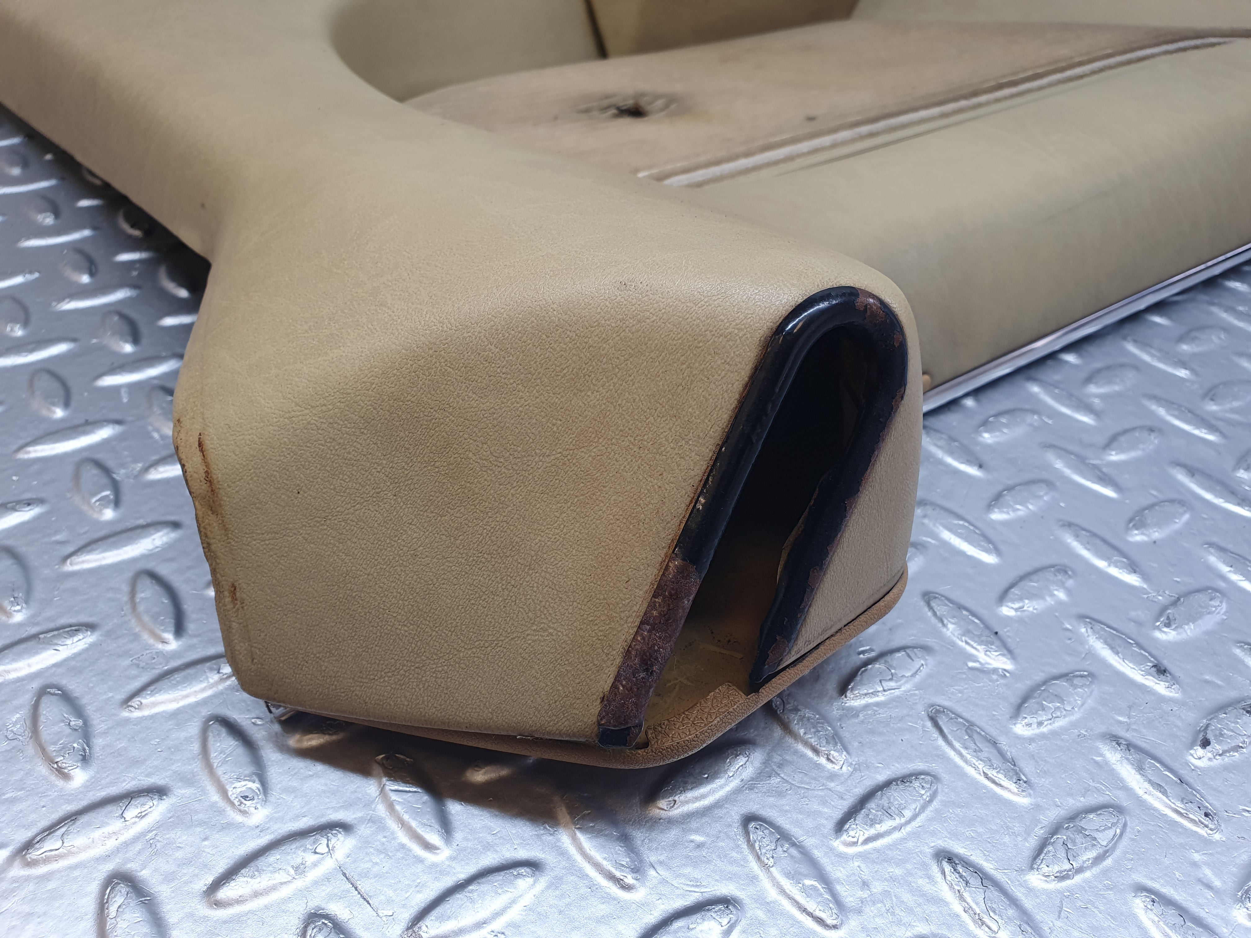 1105 Mercedes-Benz C123 230CE Coupe Rear Left Card Panel