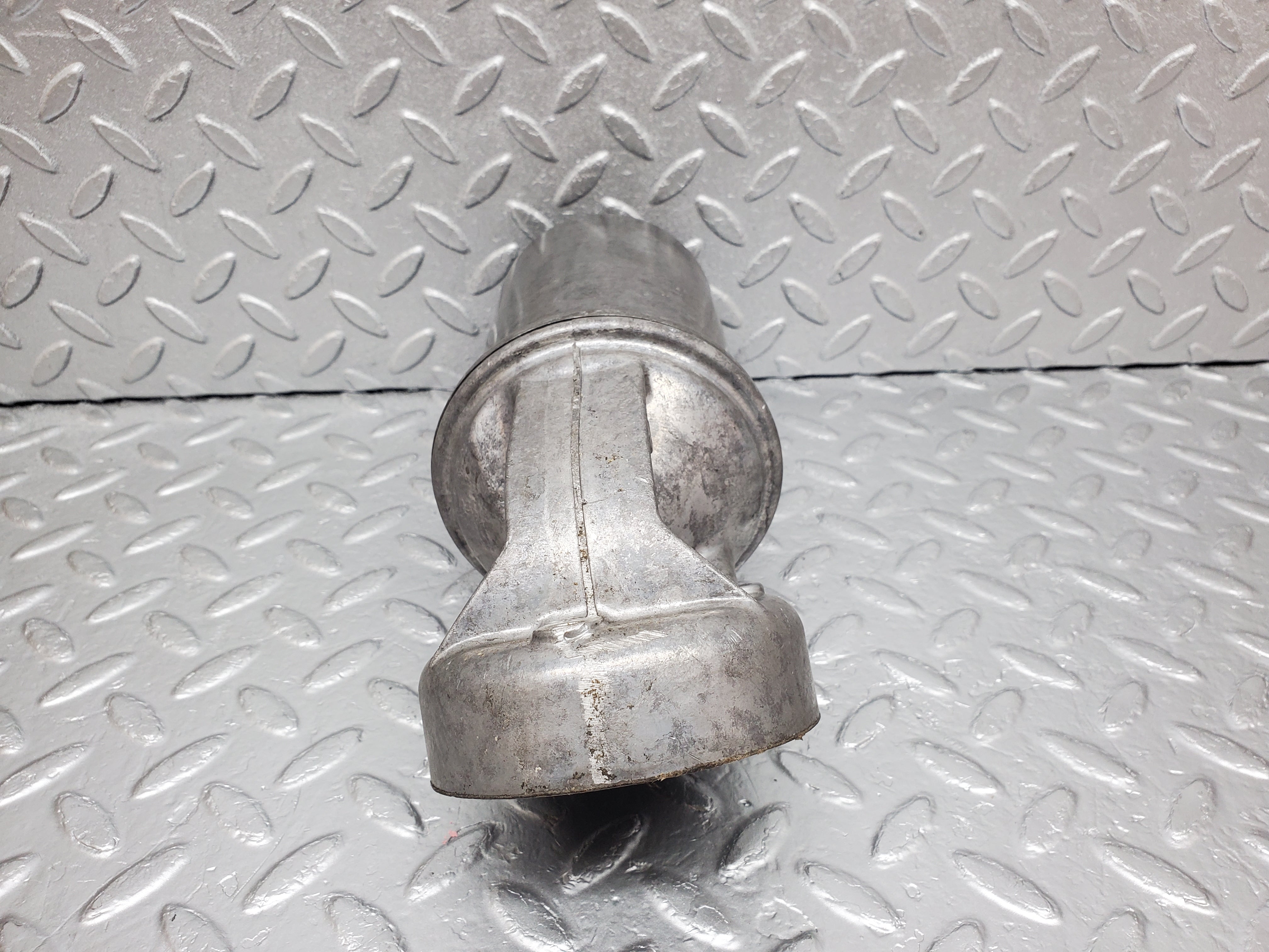 0902 Mercedes-Benz C107 350SLC Coupe Coupe Oil Filter Housing MANN 1161840309