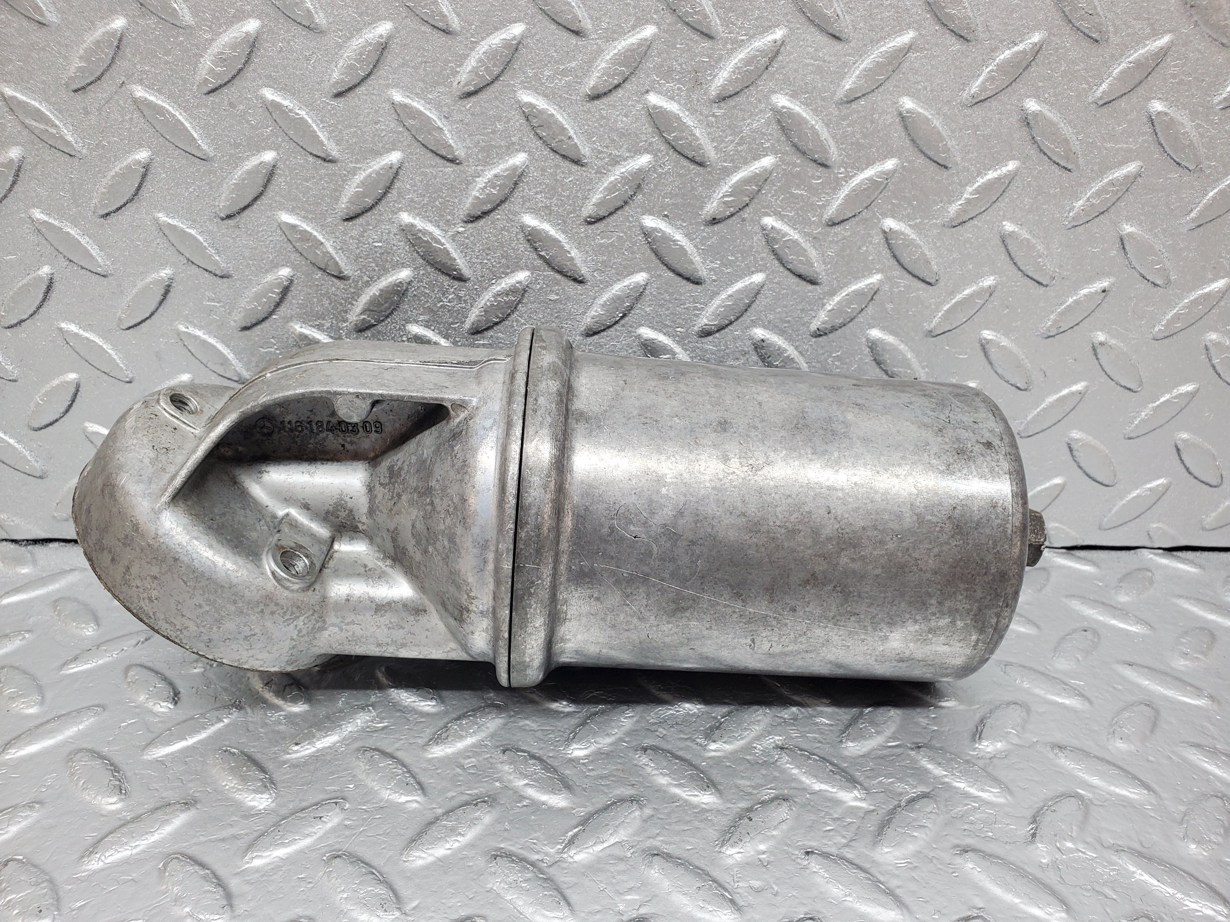 0902 Mercedes-Benz C107 350SLC Coupe Coupe Oil Filter Housing MANN 1161840309