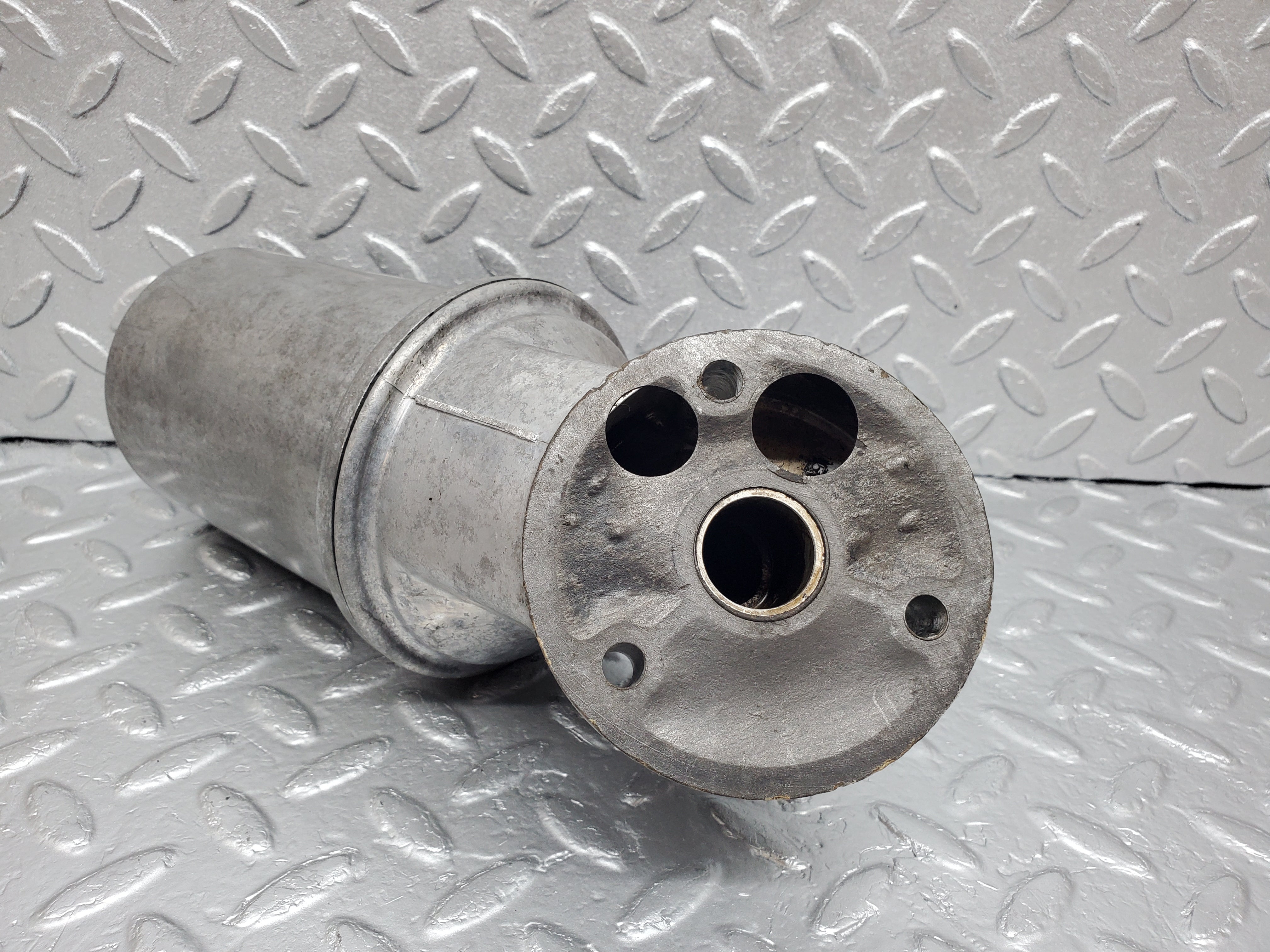 0902 Mercedes-Benz C107 350SLC Coupe Coupe Oil Filter Housing MANN 1161840309