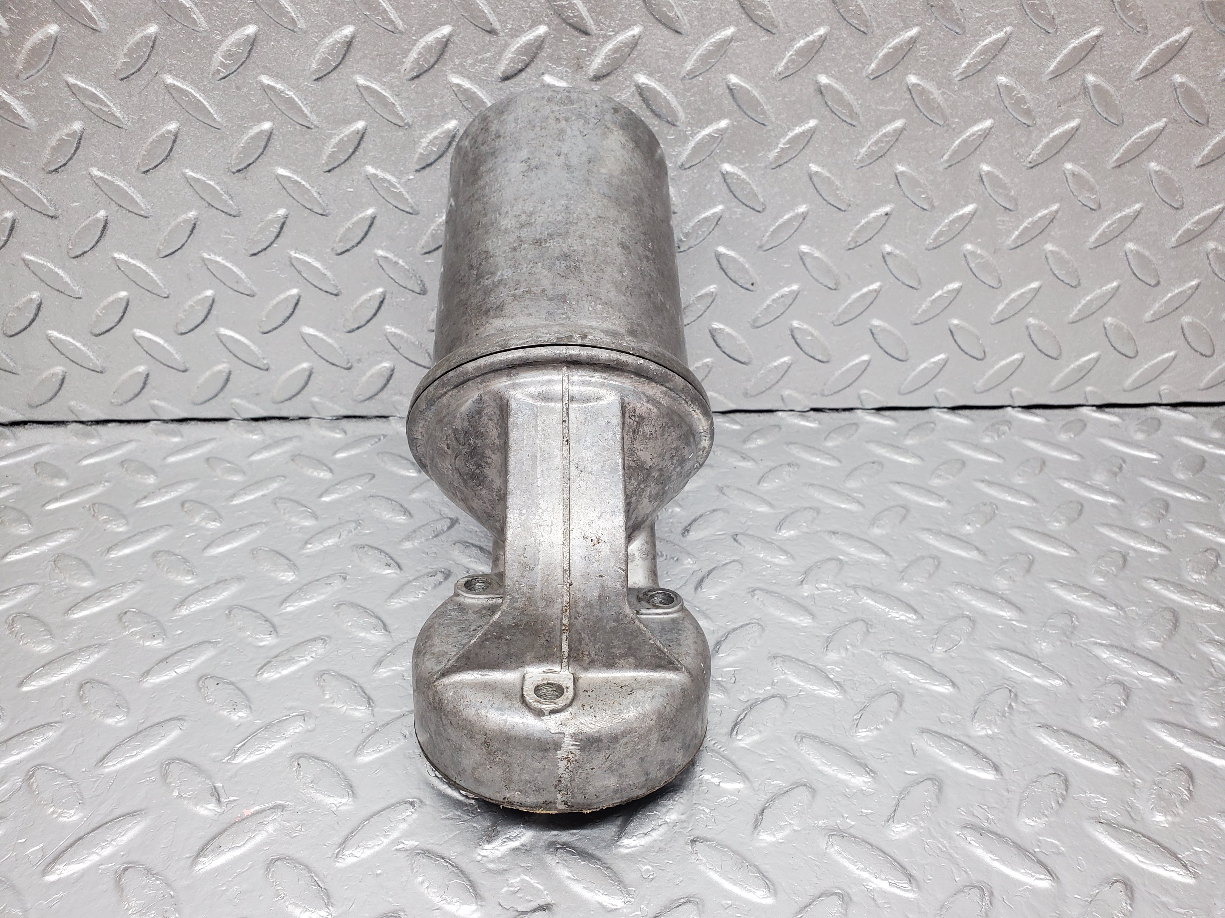 0902 Mercedes-Benz C107 350SLC Coupe Coupe Oil Filter Housing MANN 1161840309