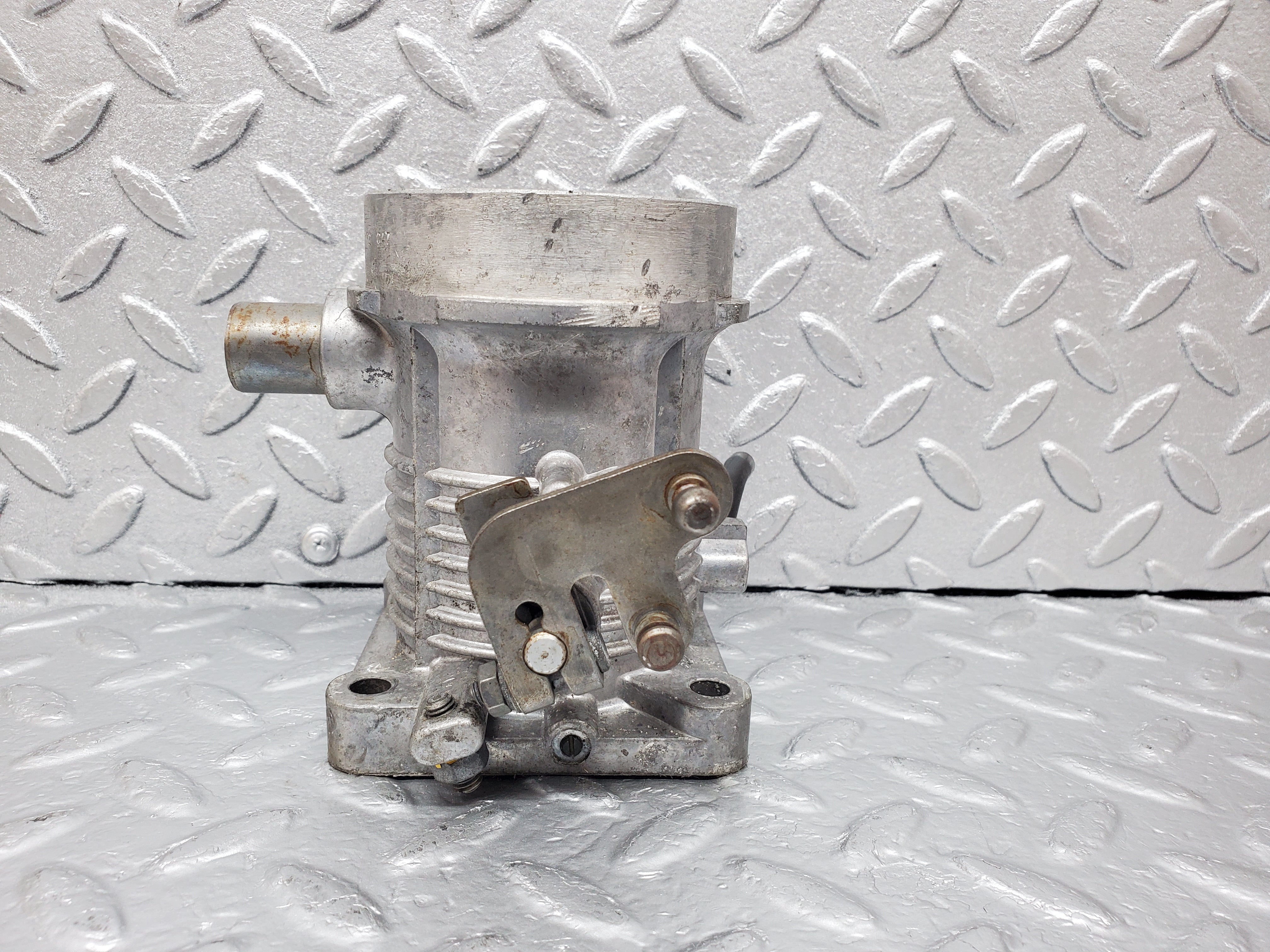 0901 Mercedes-Benz C107 350SLC Coupe Coupe Jetronic Throttle Body Assembly