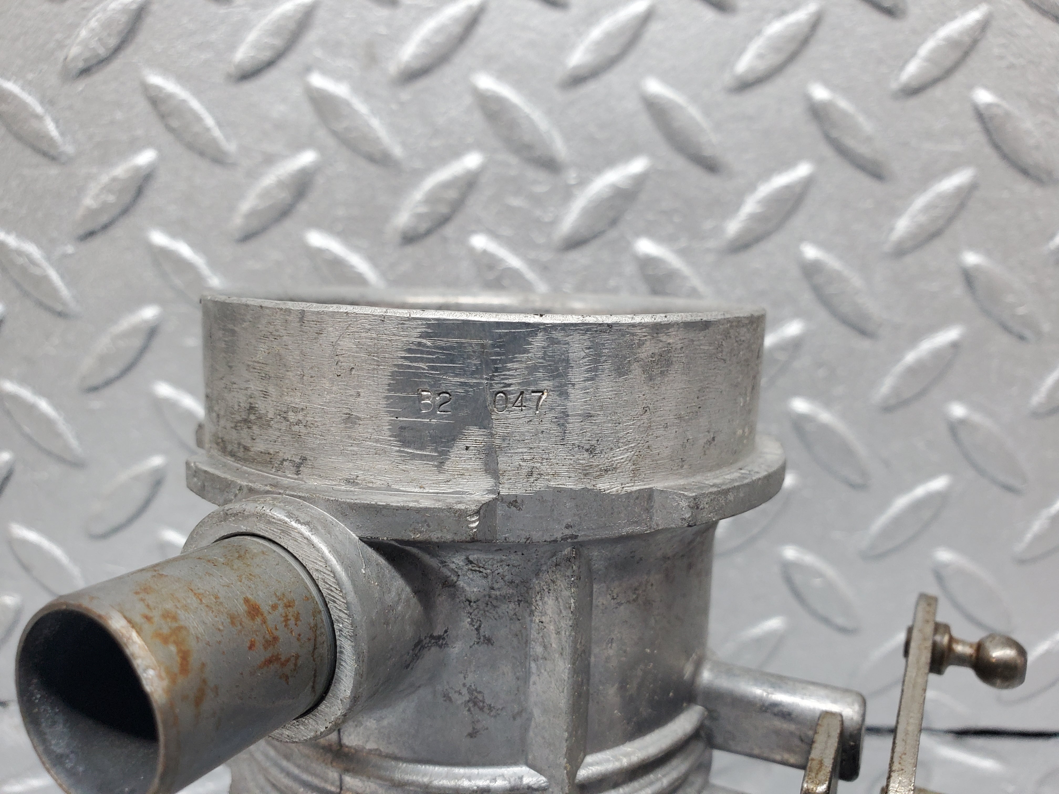 0901 Mercedes-Benz C107 350SLC Coupe Coupe Jetronic Throttle Body Assembly