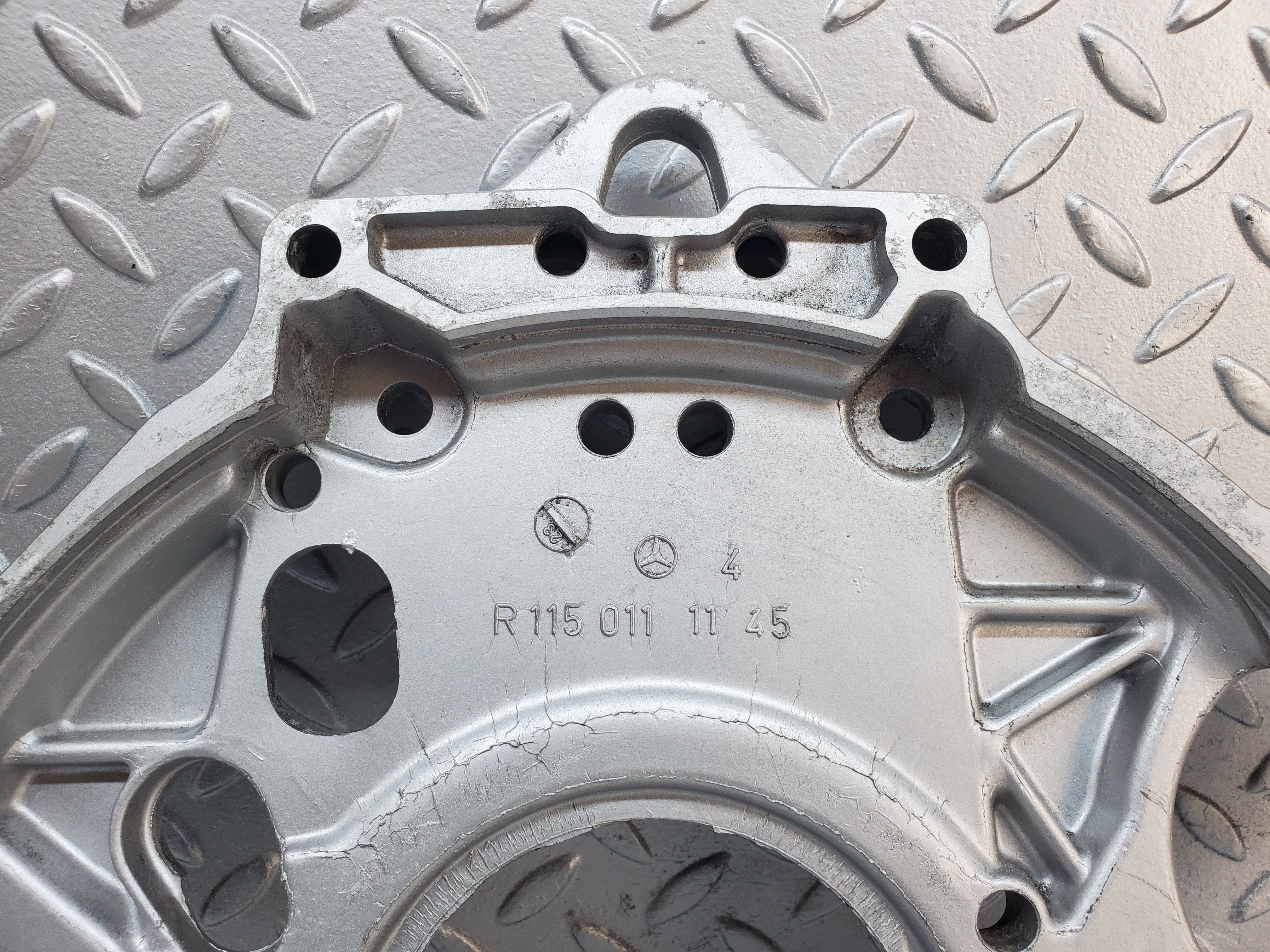 0893 Mercedes-Benz W123 240D Gearbox Flange 1150111145