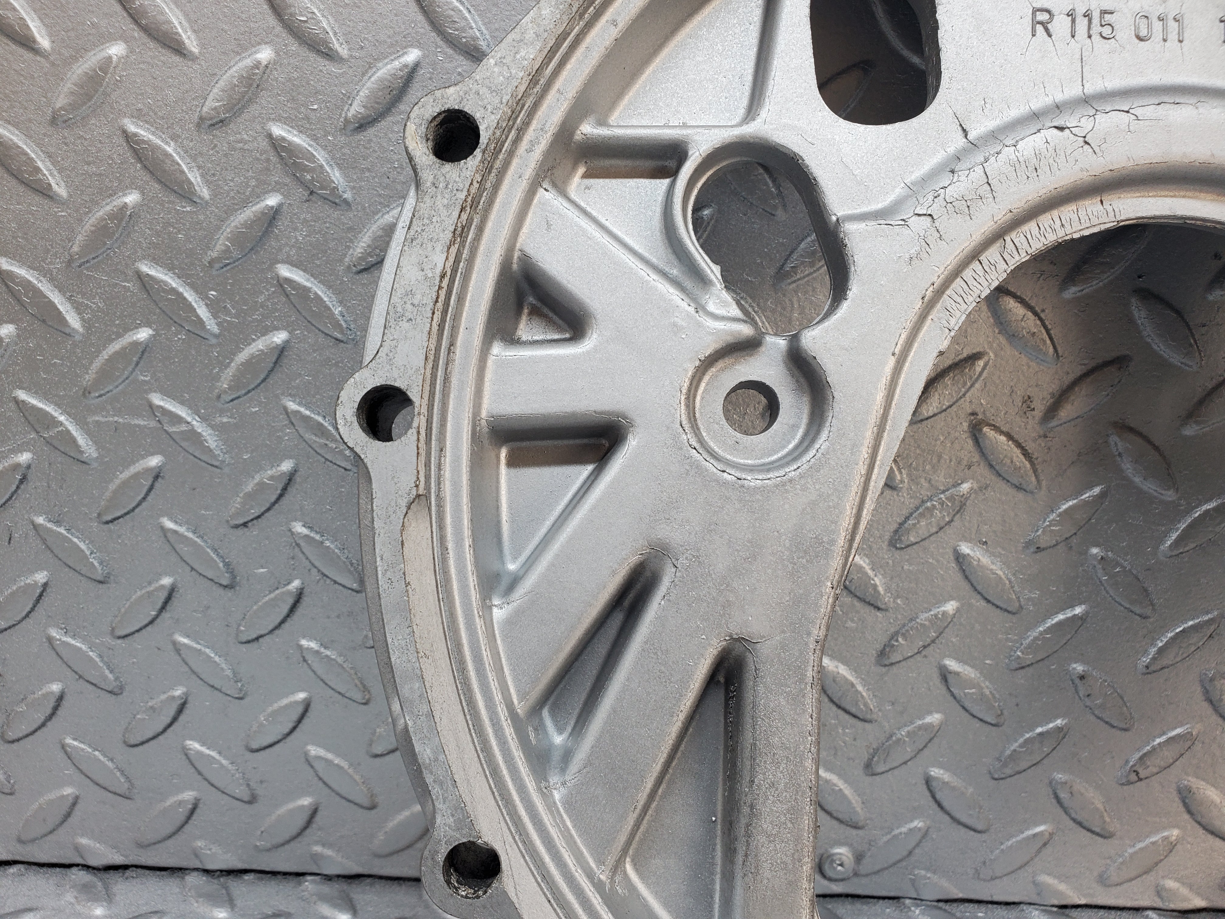 0893 Mercedes-Benz W123 240D Gearbox Flange 1150111145