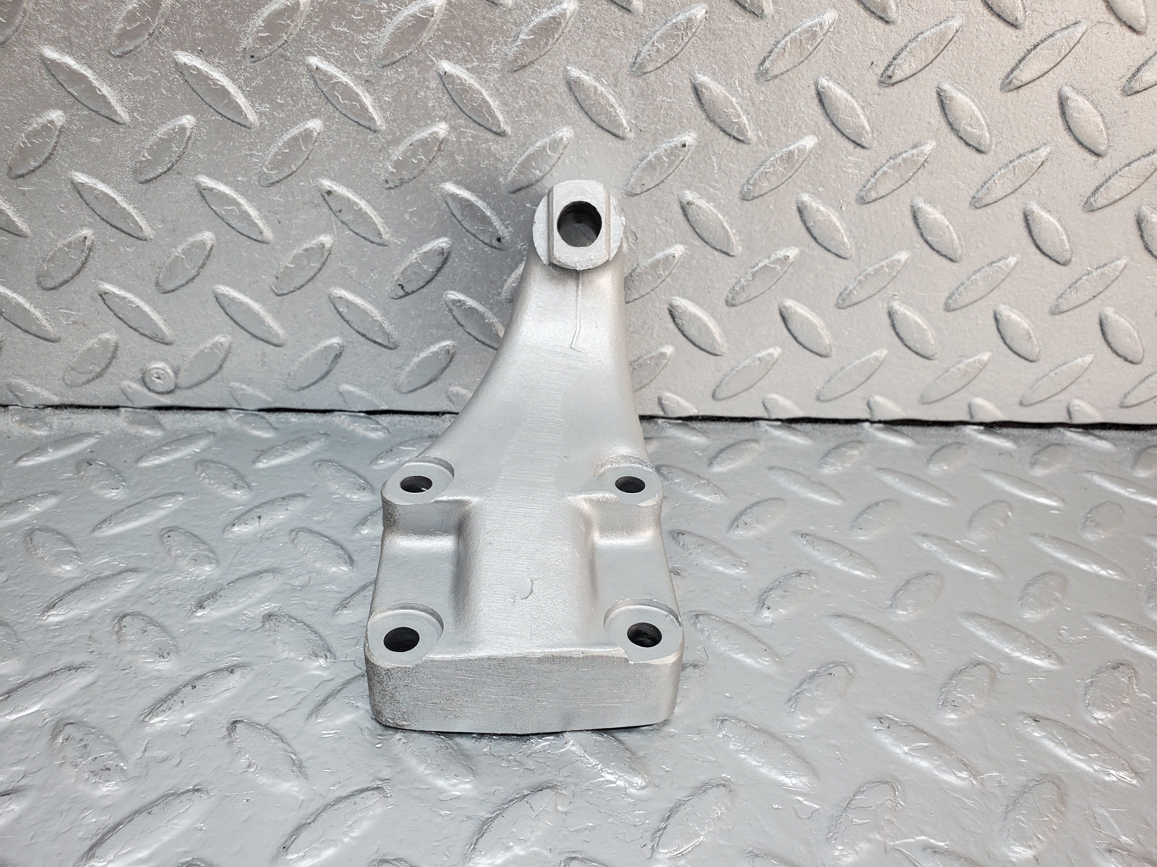 0911 Mercedes-Benz C107 350SLC Coupe Coupe Engine Mount Bracket Right 1162232304