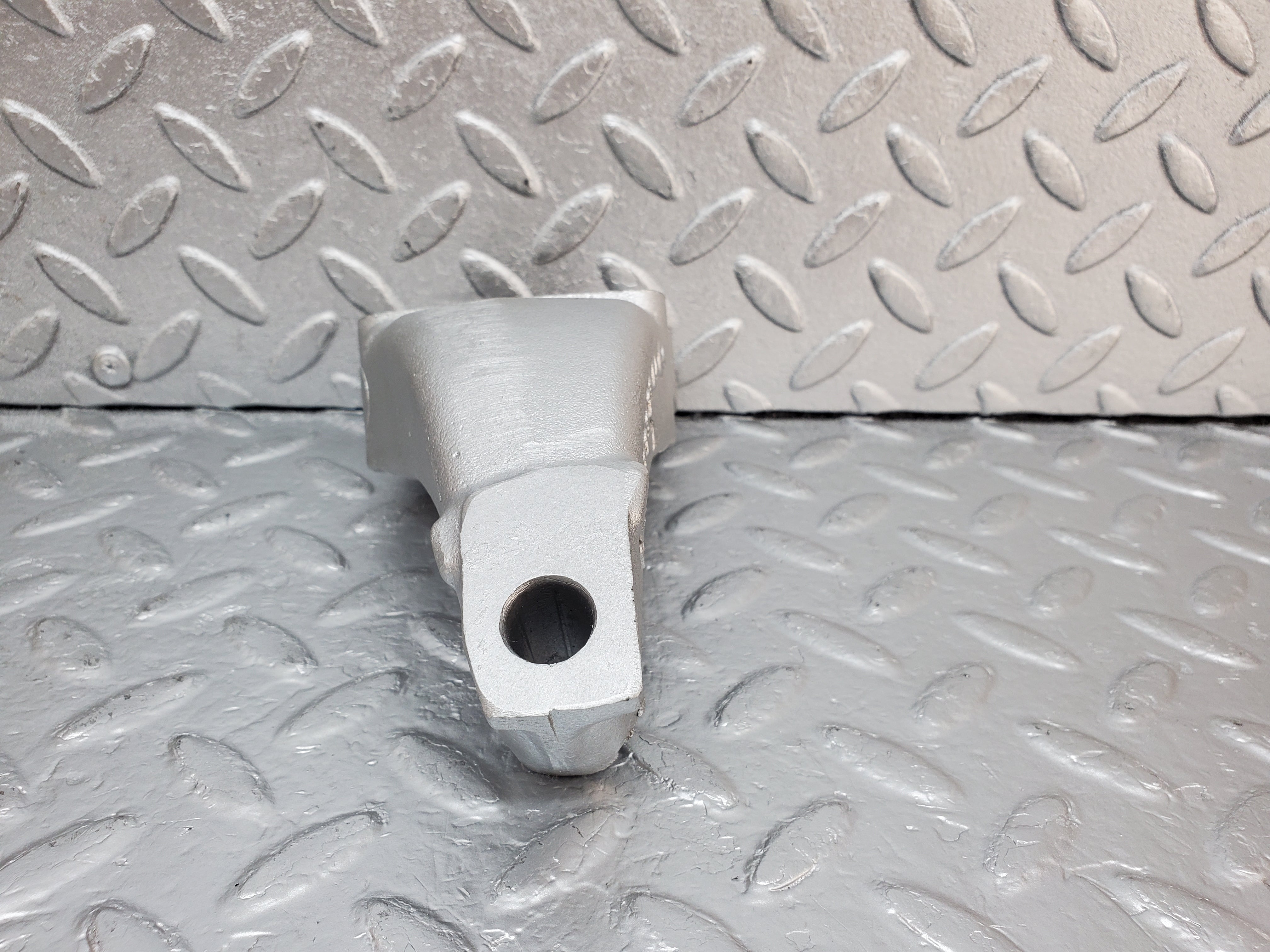 0911 Mercedes-Benz C107 350SLC Coupe Coupe Engine Mount Bracket Right 1162232304