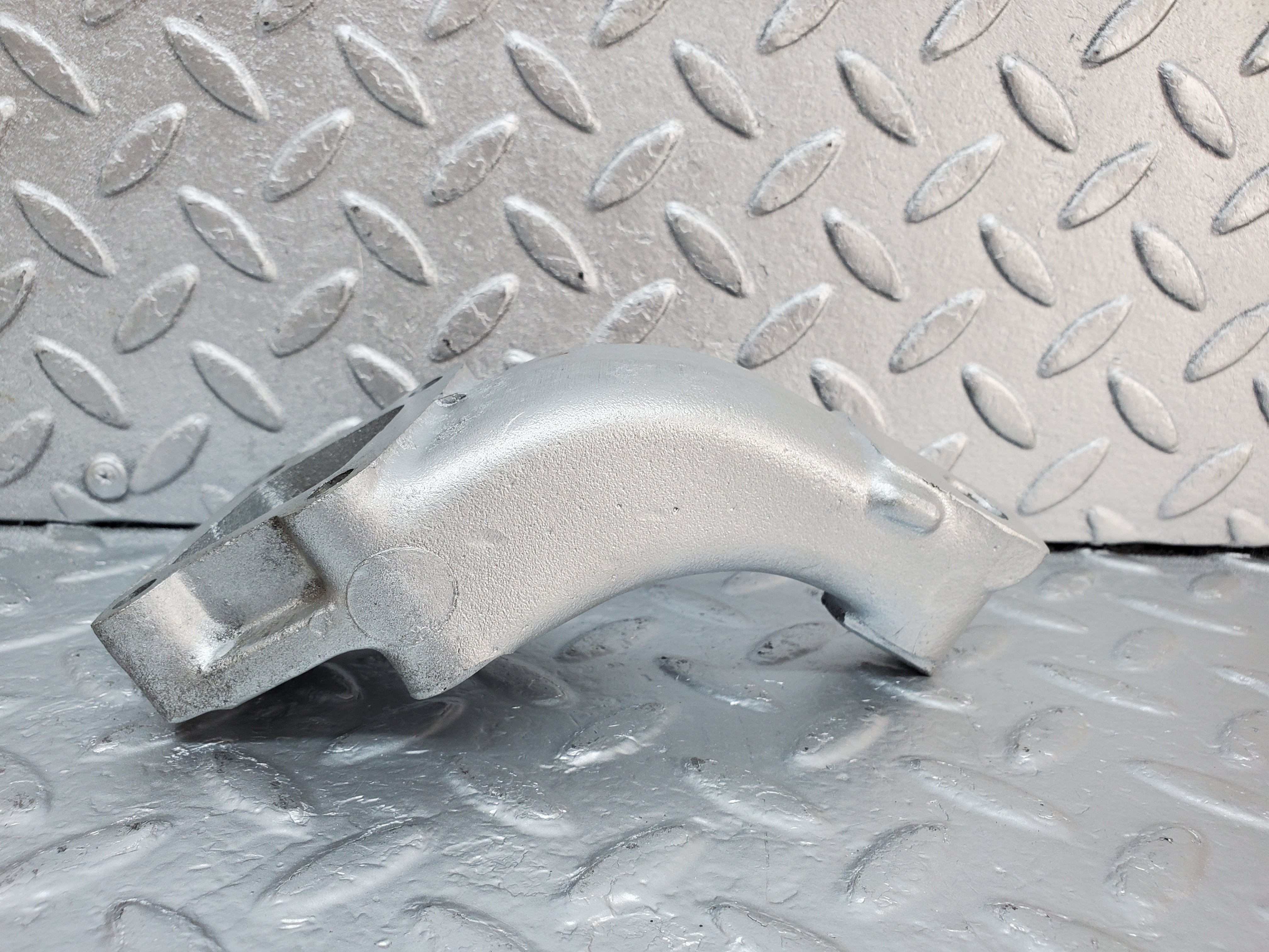 0911 Mercedes-Benz C107 350SLC Coupe Coupe Engine Mount Bracket Right 1162232304