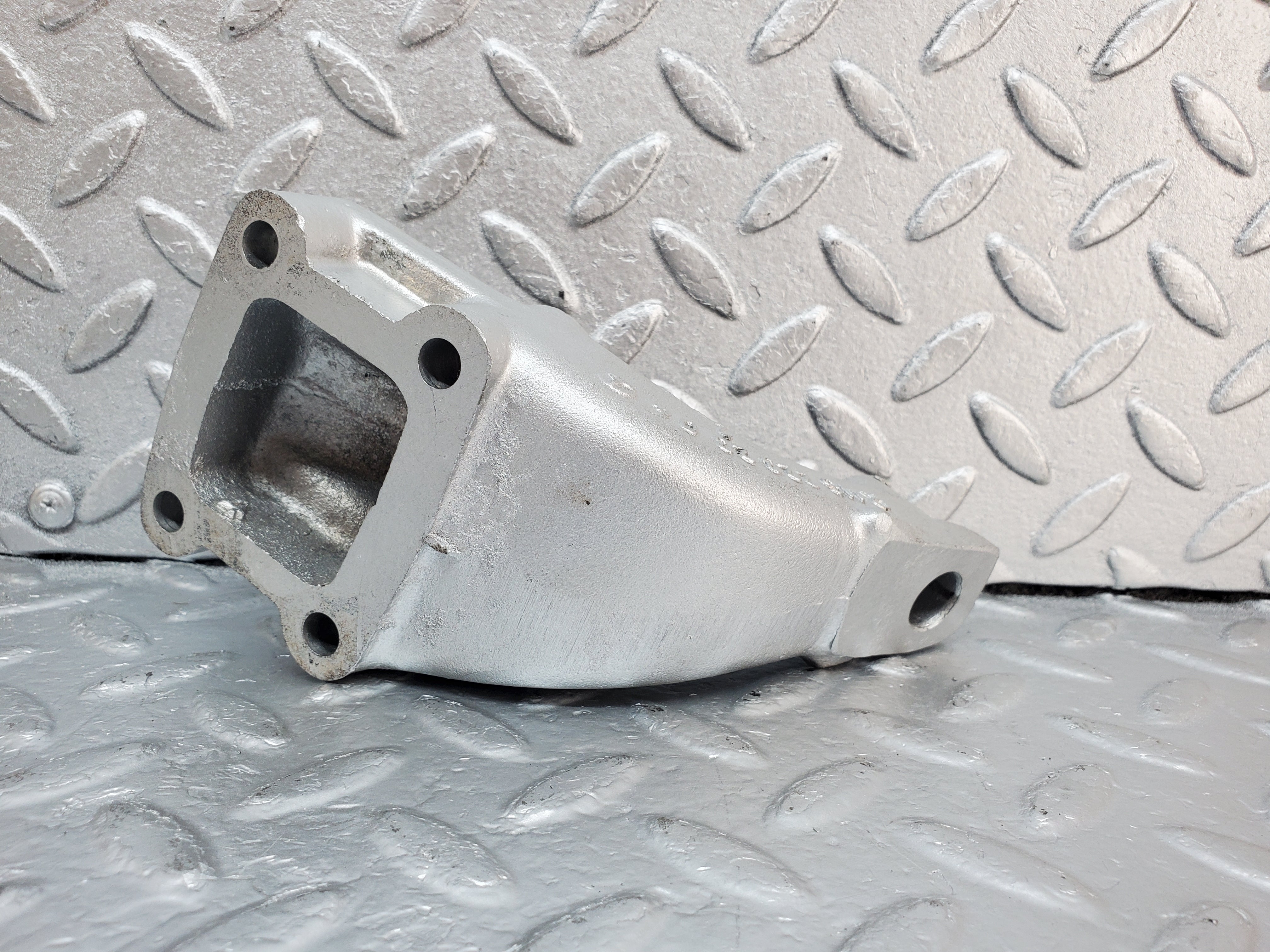 0911 Mercedes-Benz C107 350SLC Coupe Coupe Engine Mount Bracket Right 1162232304