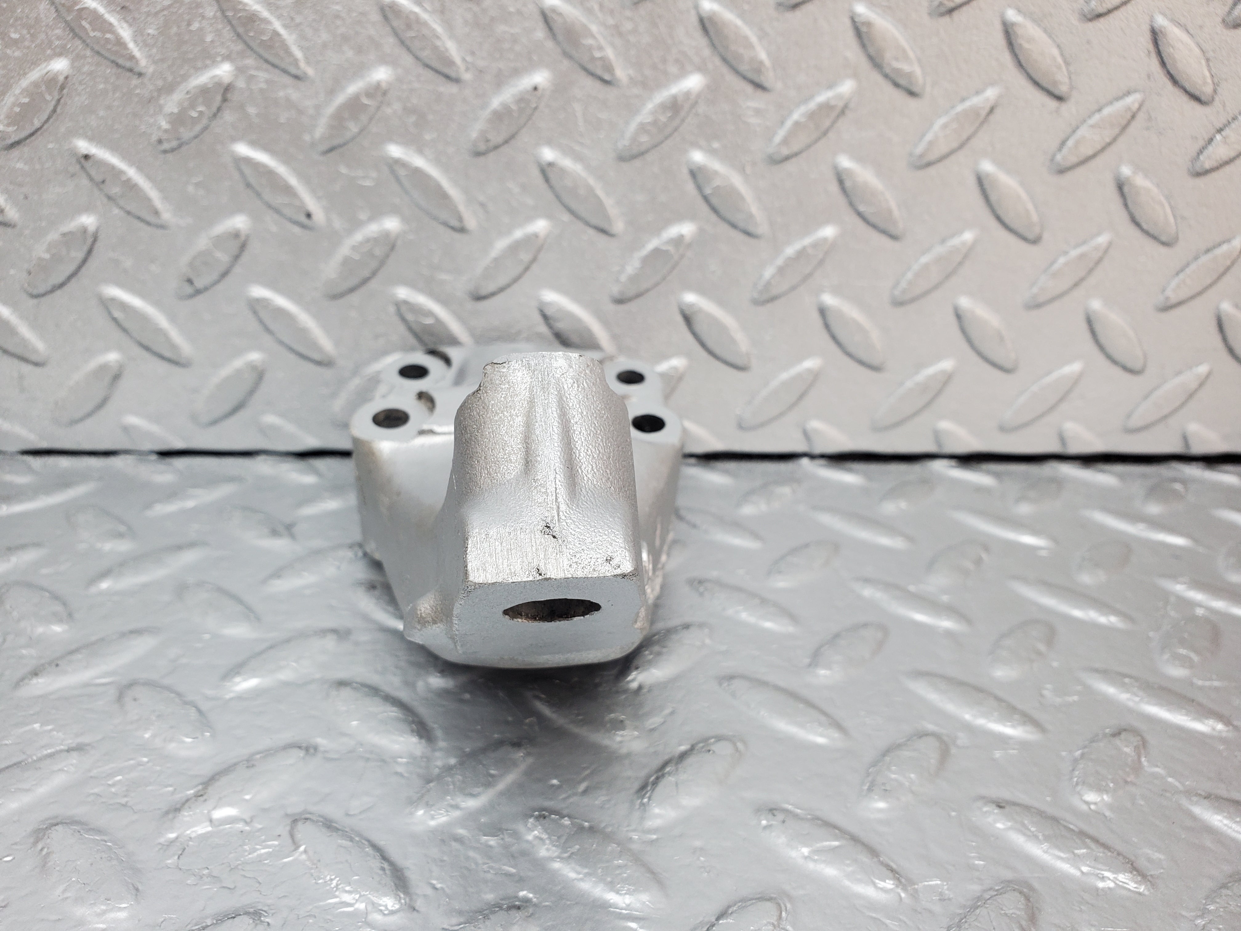 0912 Mercedes-Benz C107 350SLC Coupe Coupe Engine Mount Bracket Left 1162232204