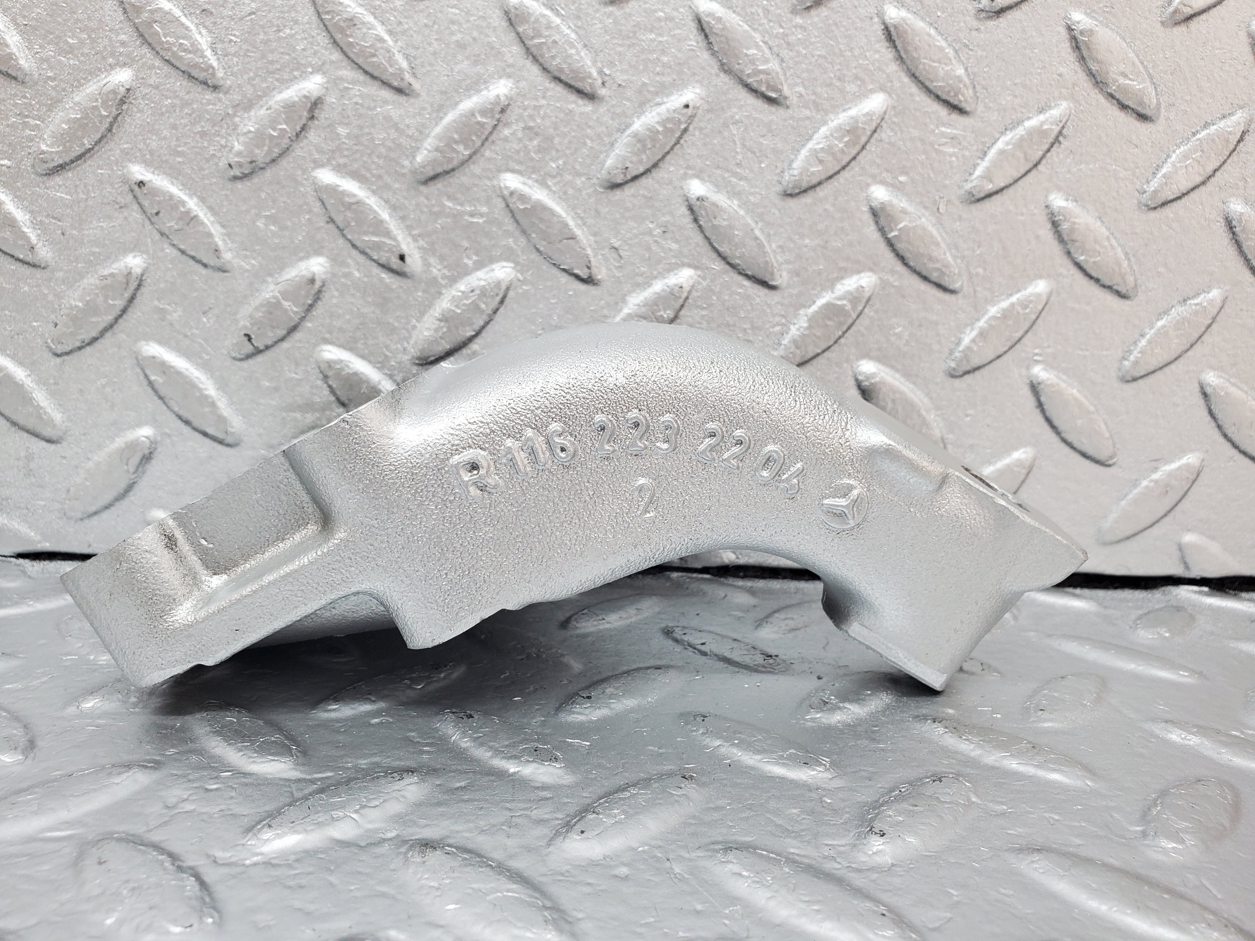 0912 Mercedes-Benz C107 350SLC Coupe Coupe Engine Mount Bracket Left 1162232204