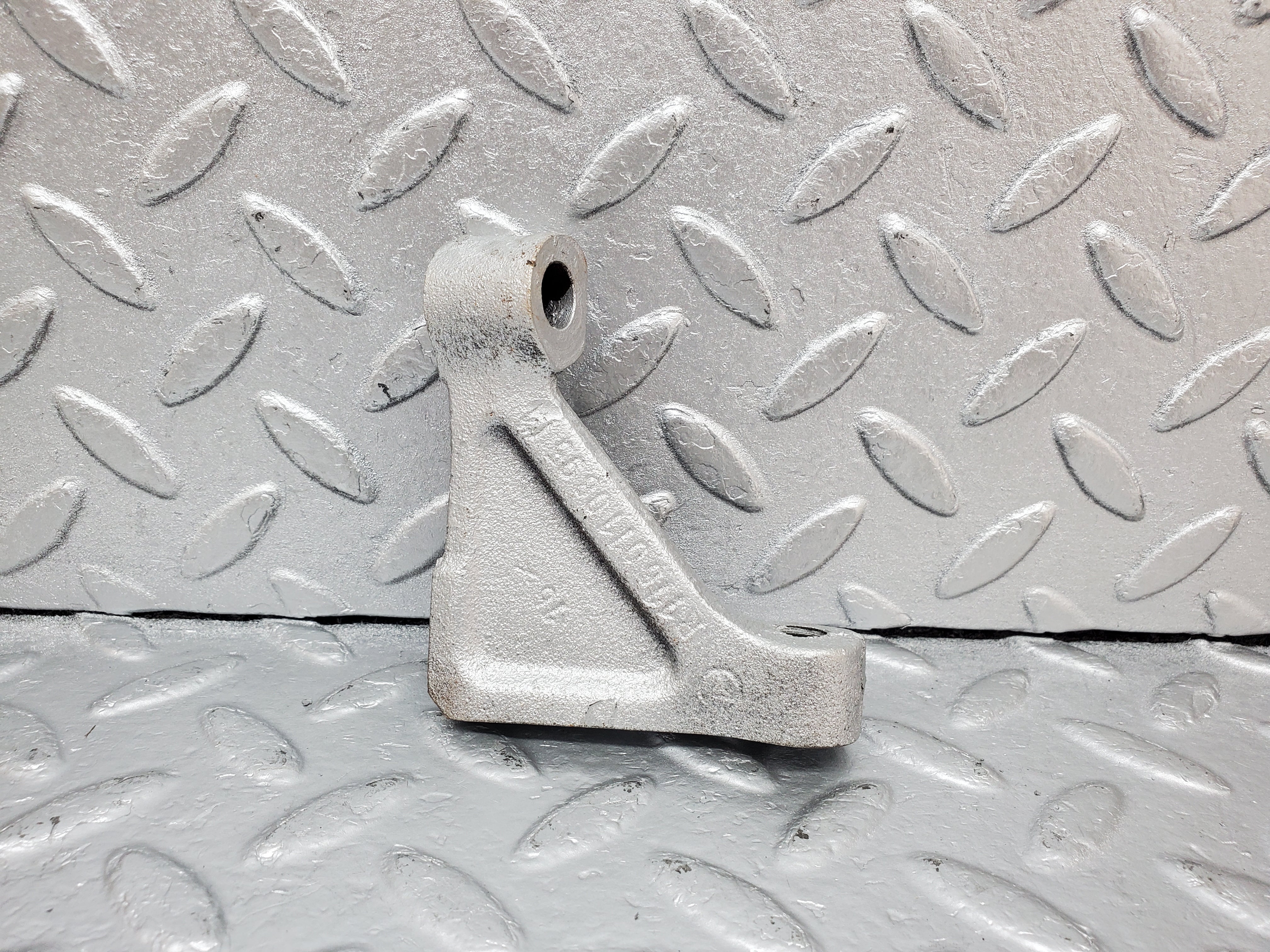 0915 Mercedes-Benz C107 350SLC Coupe Coupe Engine Hoist Right 1160110895