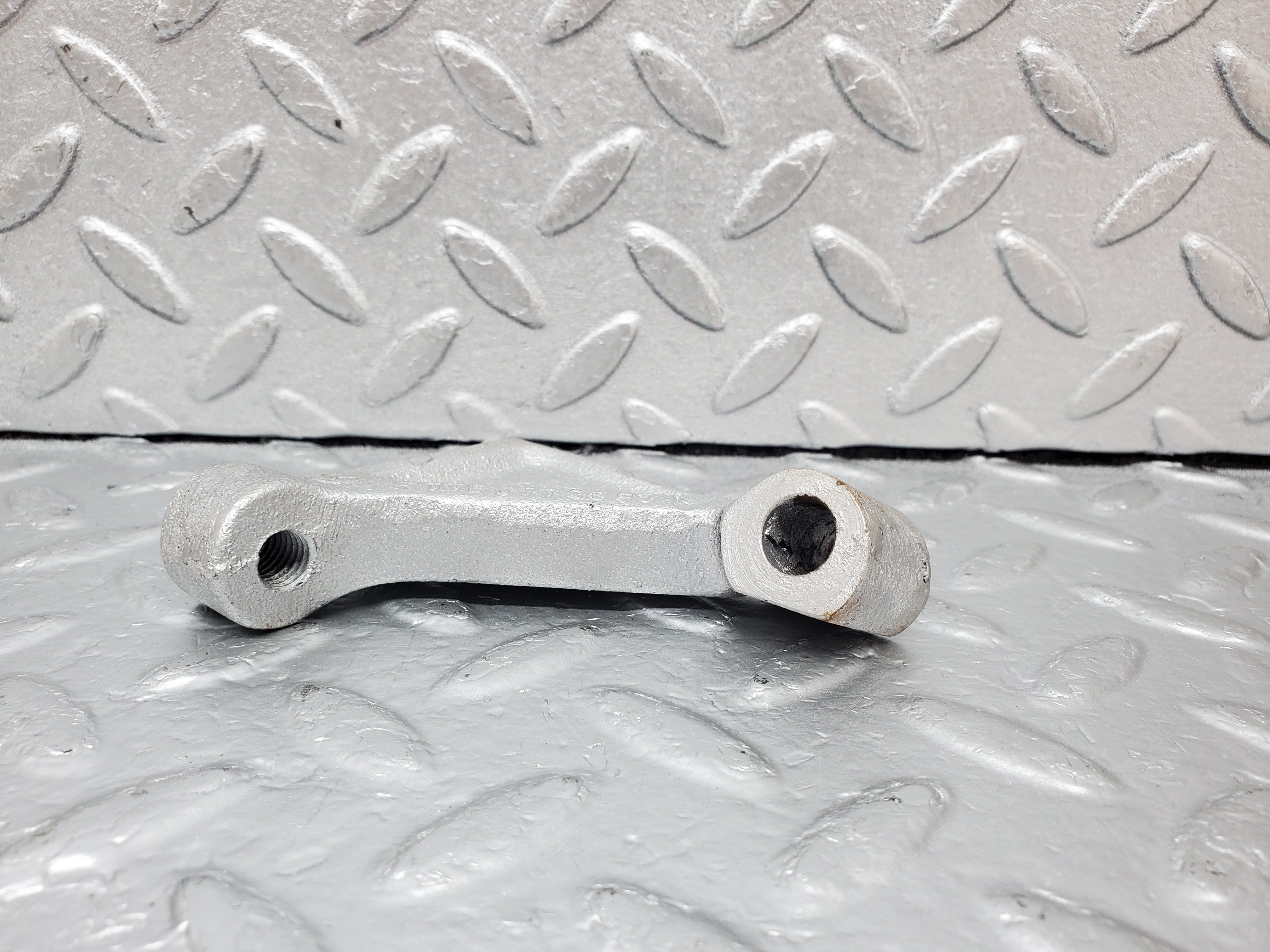 0915 Mercedes-Benz C107 350SLC Coupe Coupe Engine Hoist Right 1160110895