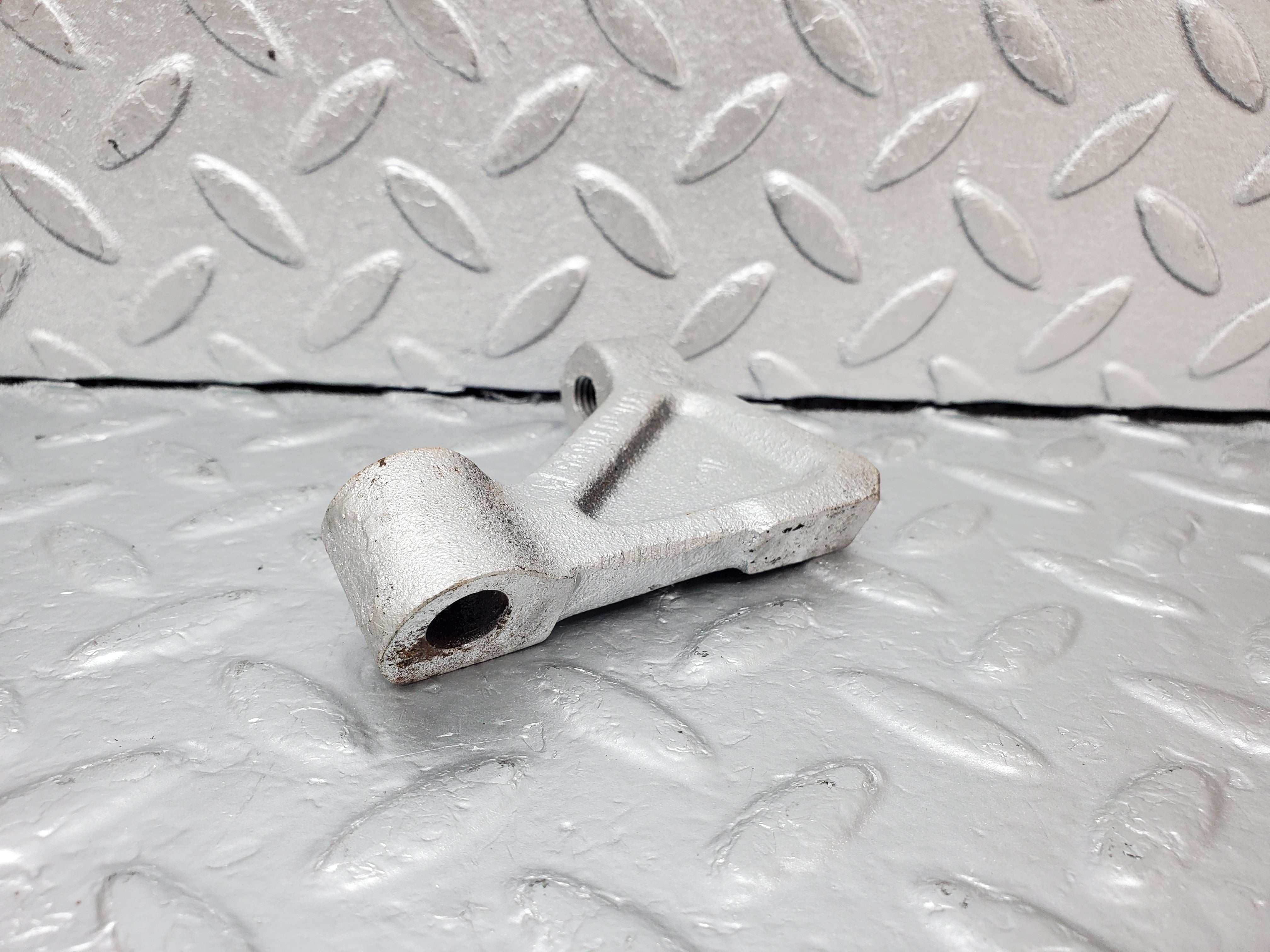 0915 Mercedes-Benz C107 350SLC Coupe Coupe Engine Hoist Right 1160110895