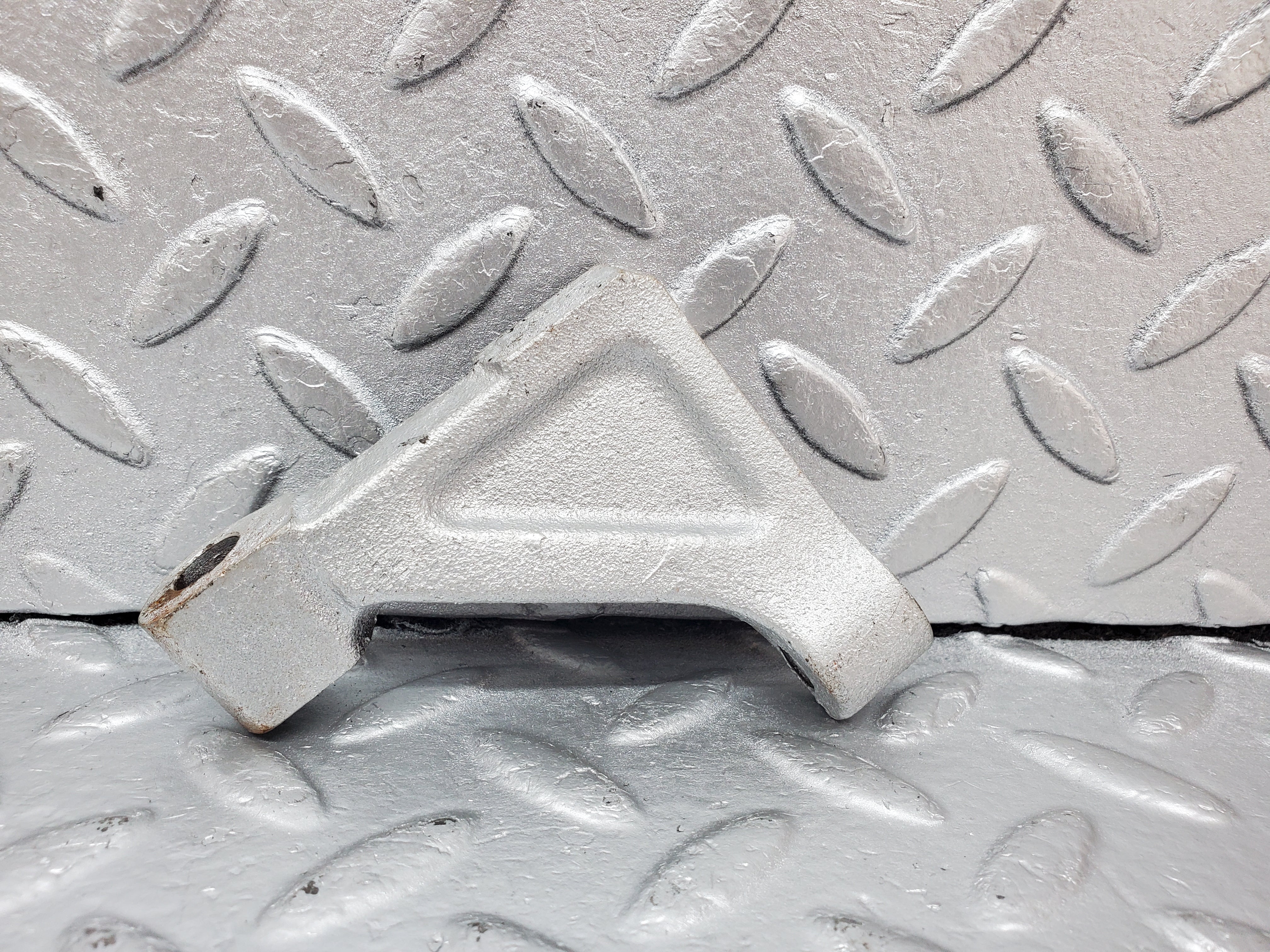 0915 Mercedes-Benz C107 350SLC Coupe Coupe Engine Hoist Right 1160110895