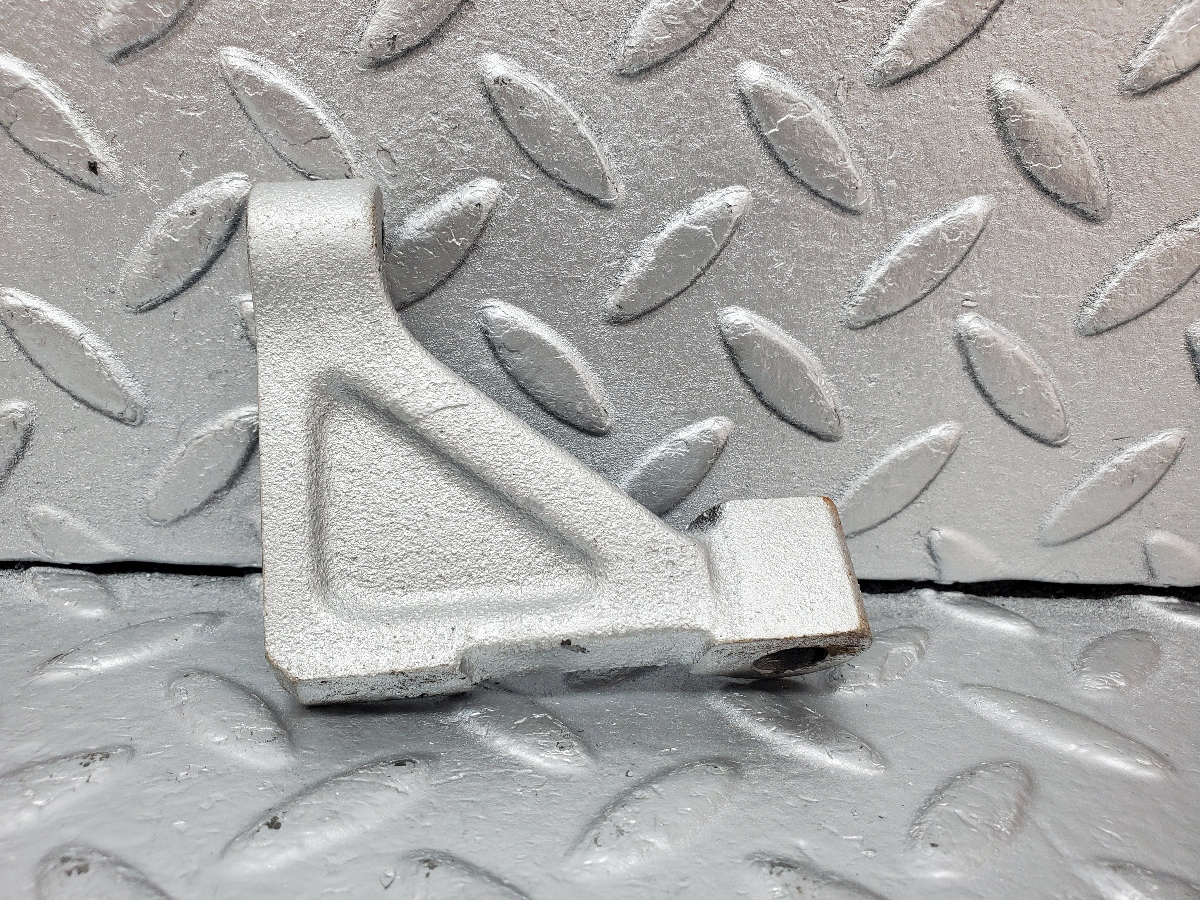 0915 Mercedes-Benz C107 350SLC Coupe Coupe Engine Hoist Right 1160110895