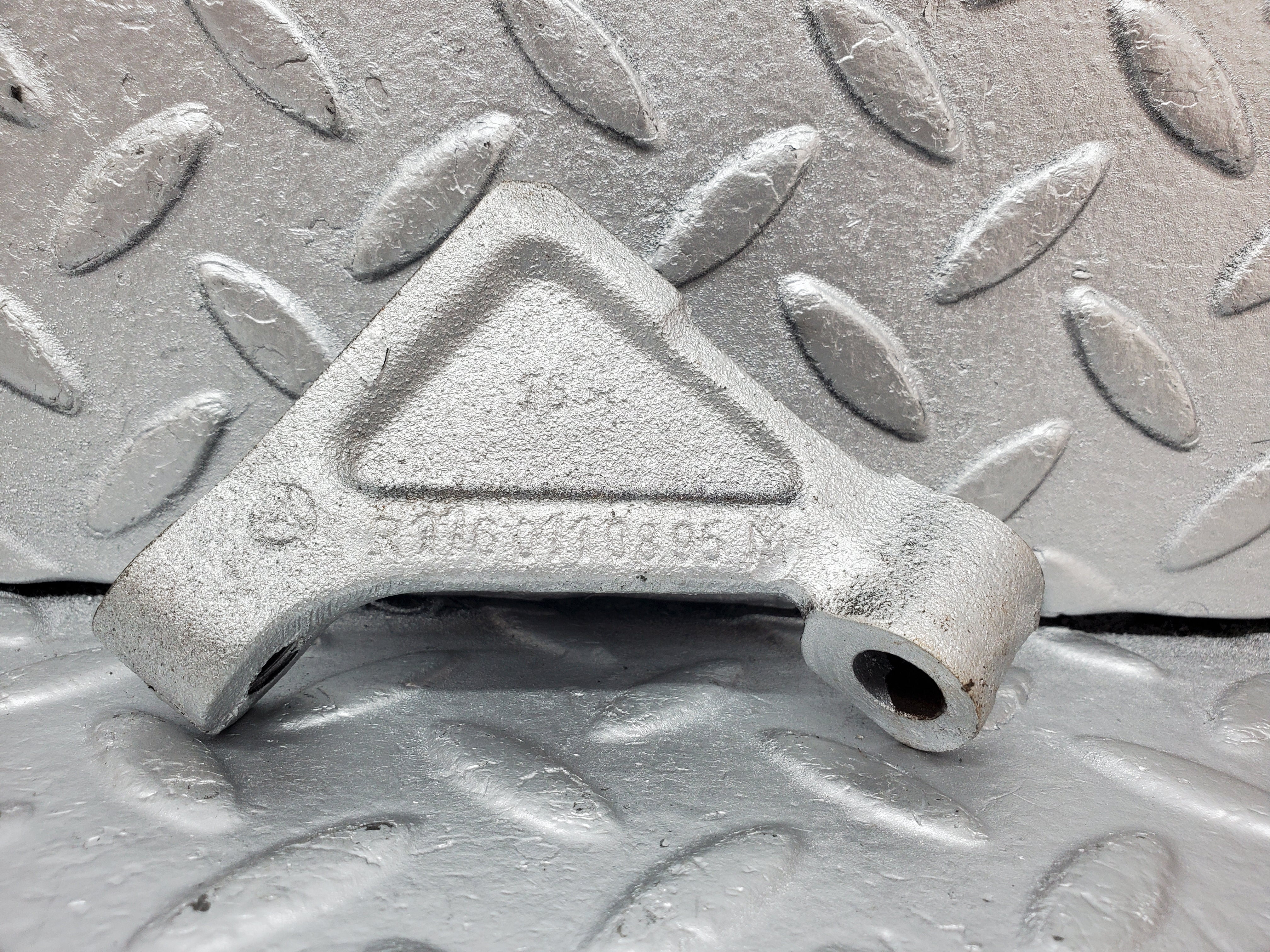 0915 Mercedes-Benz C107 350SLC Coupe Coupe Engine Hoist Right 1160110895