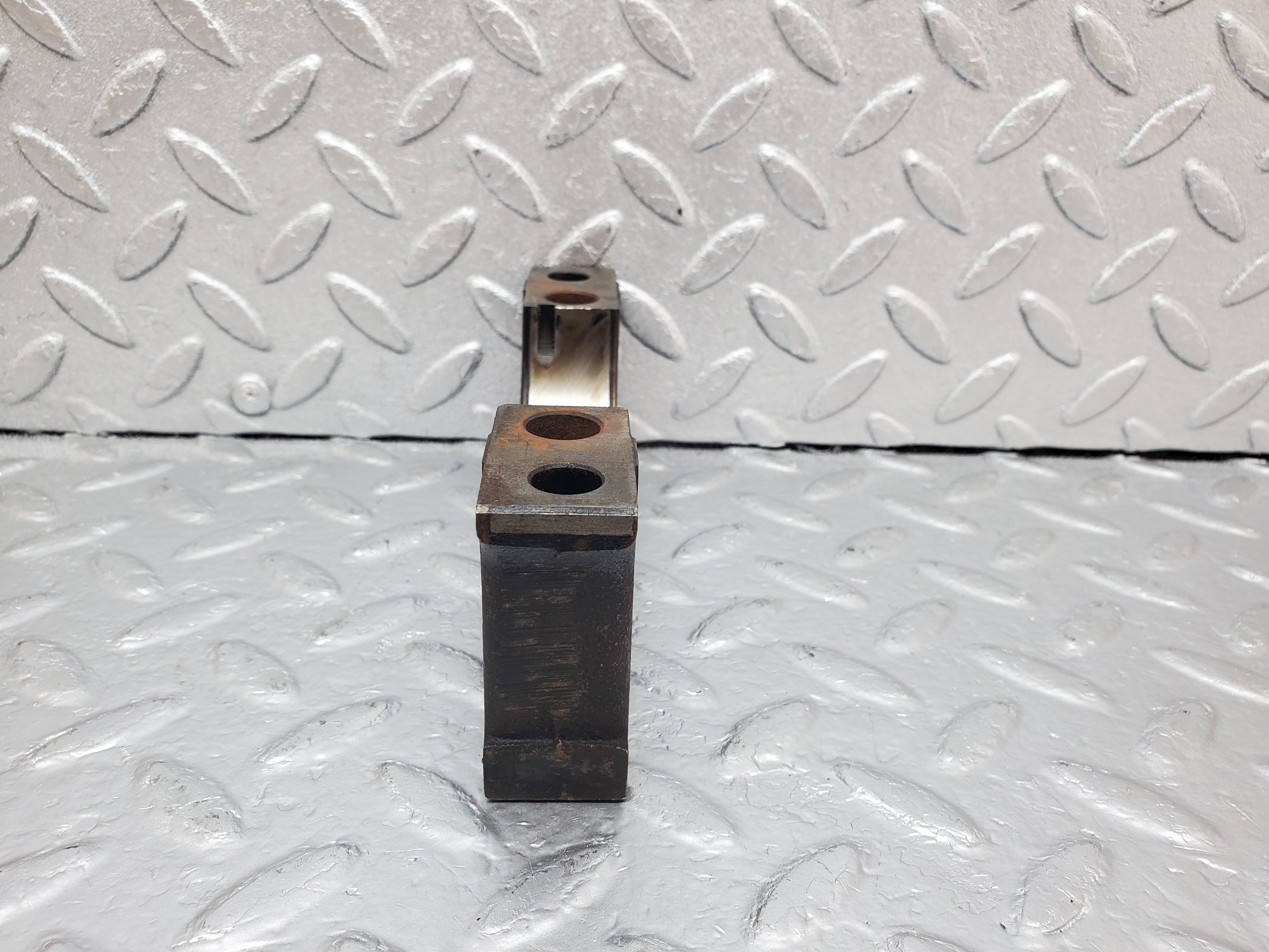 0919 Mercedes-Benz C107 350SLC Coupe Crankshaft Bearing Holder 1160110312