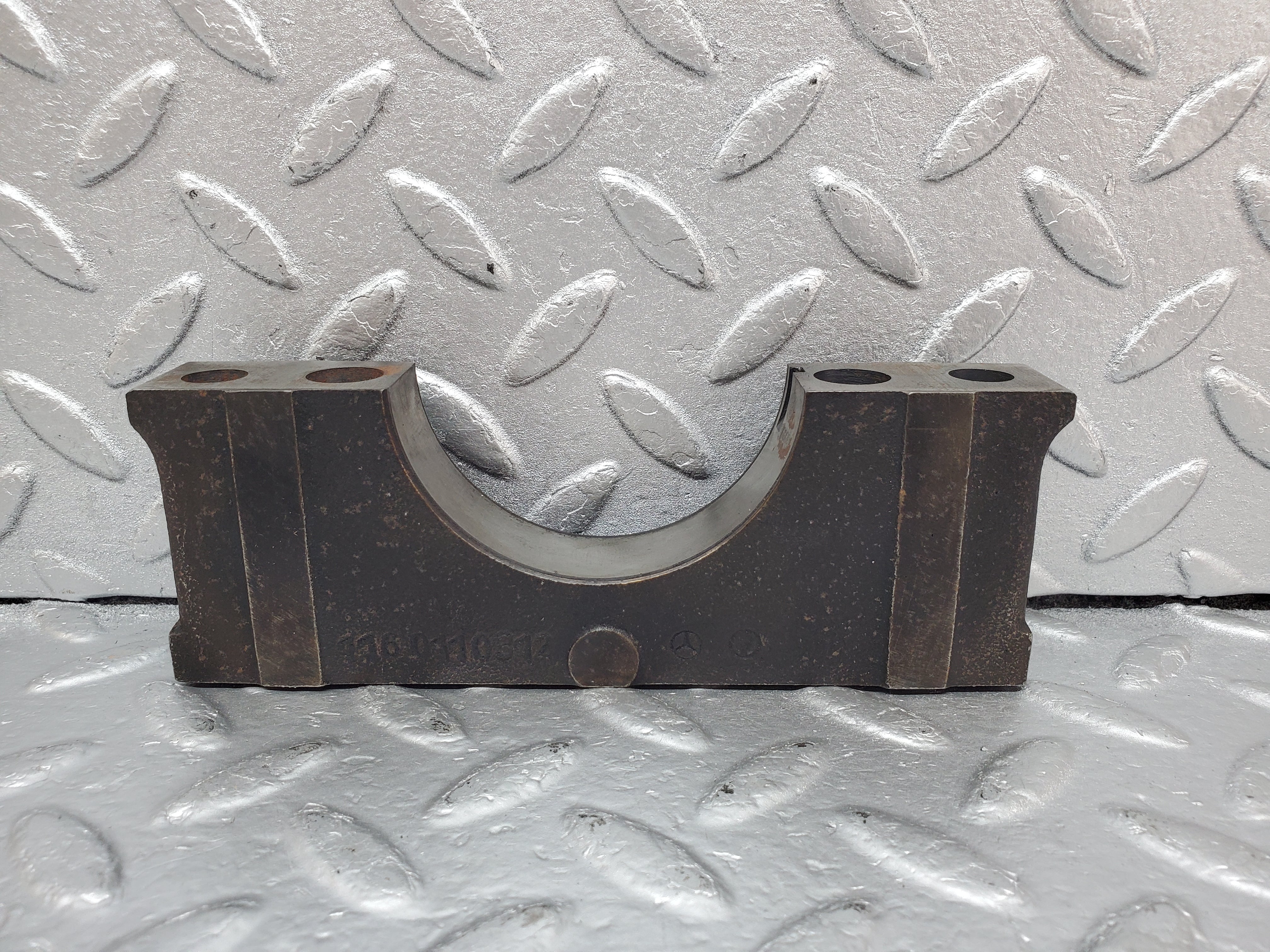 0920 Mercedes-Benz C107 350SLC Coupe Coupe Crankshaft Bearing Holder 1160110312