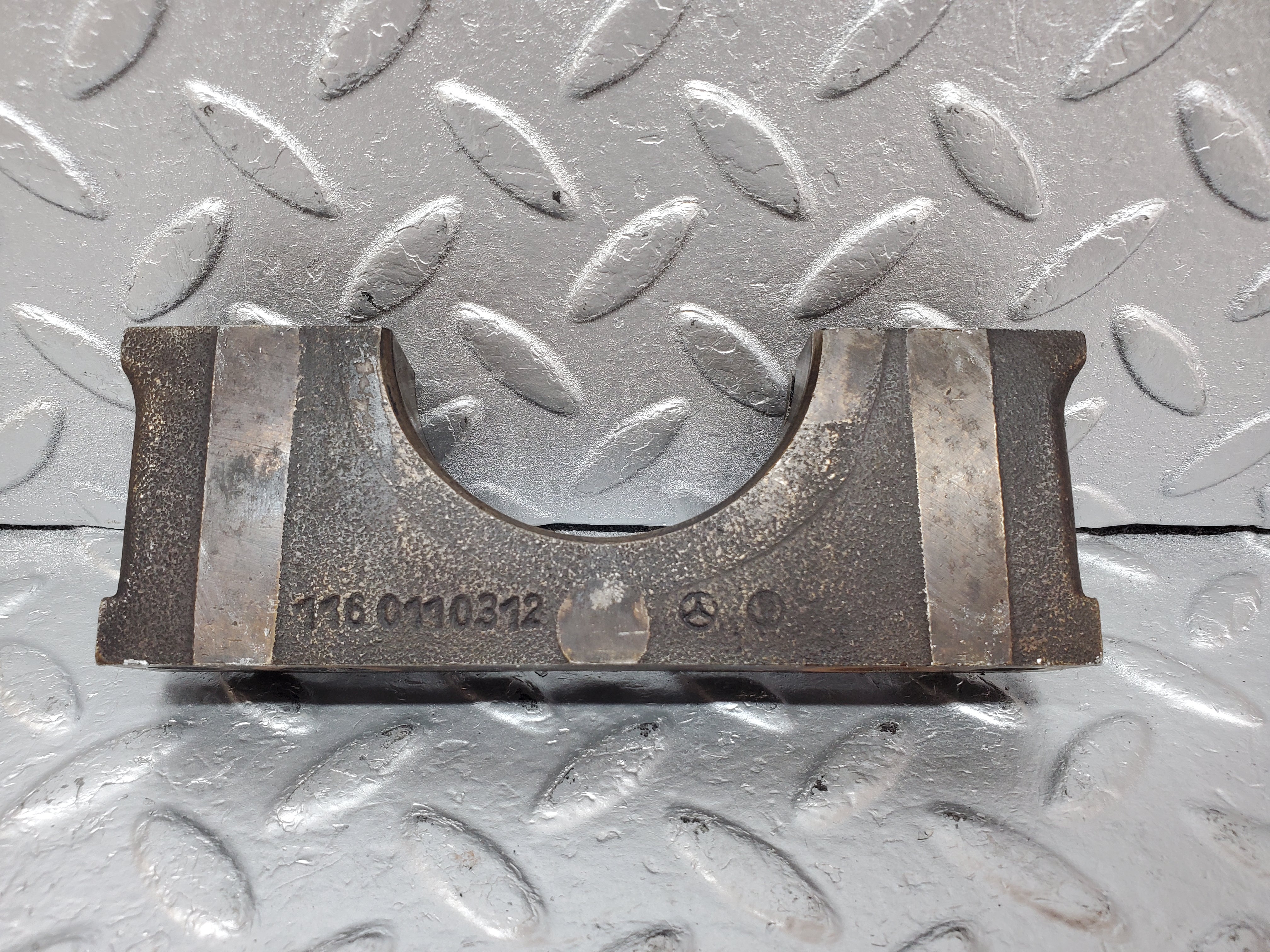 0921 Mercedes-Benz C107 350SLC Coupe Crankshaft Bearing Holder 1160110312