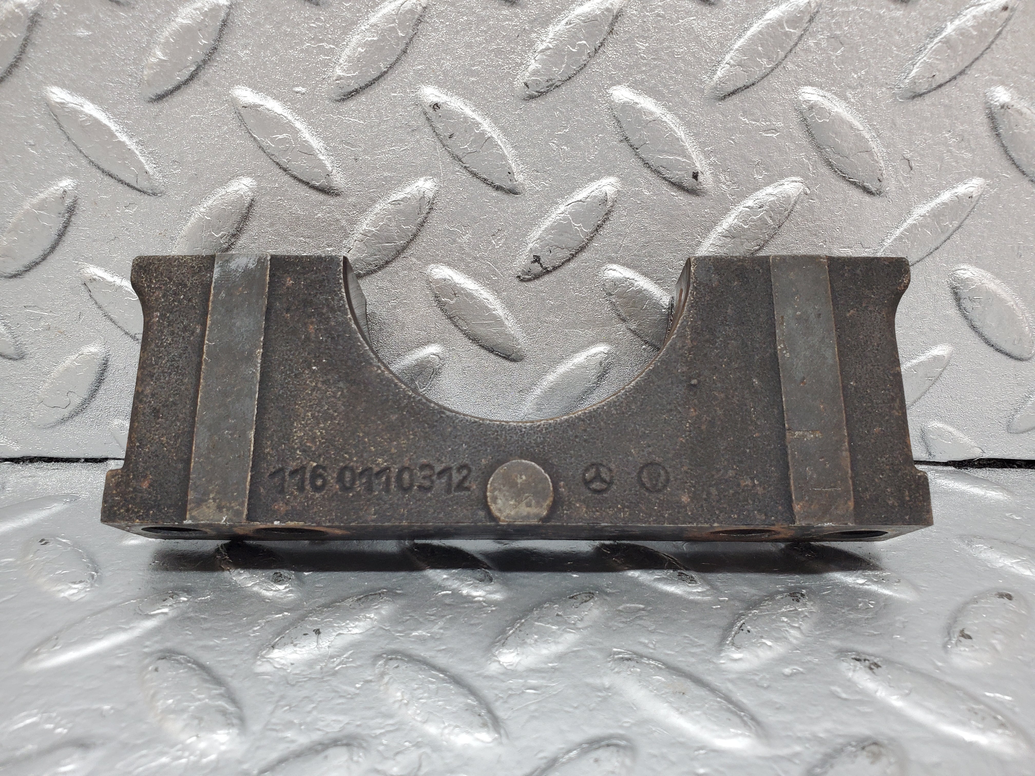 0922 Mercedes-Benz C107 350SLC Coupe Crankshaft Bearing Holder 1160110312