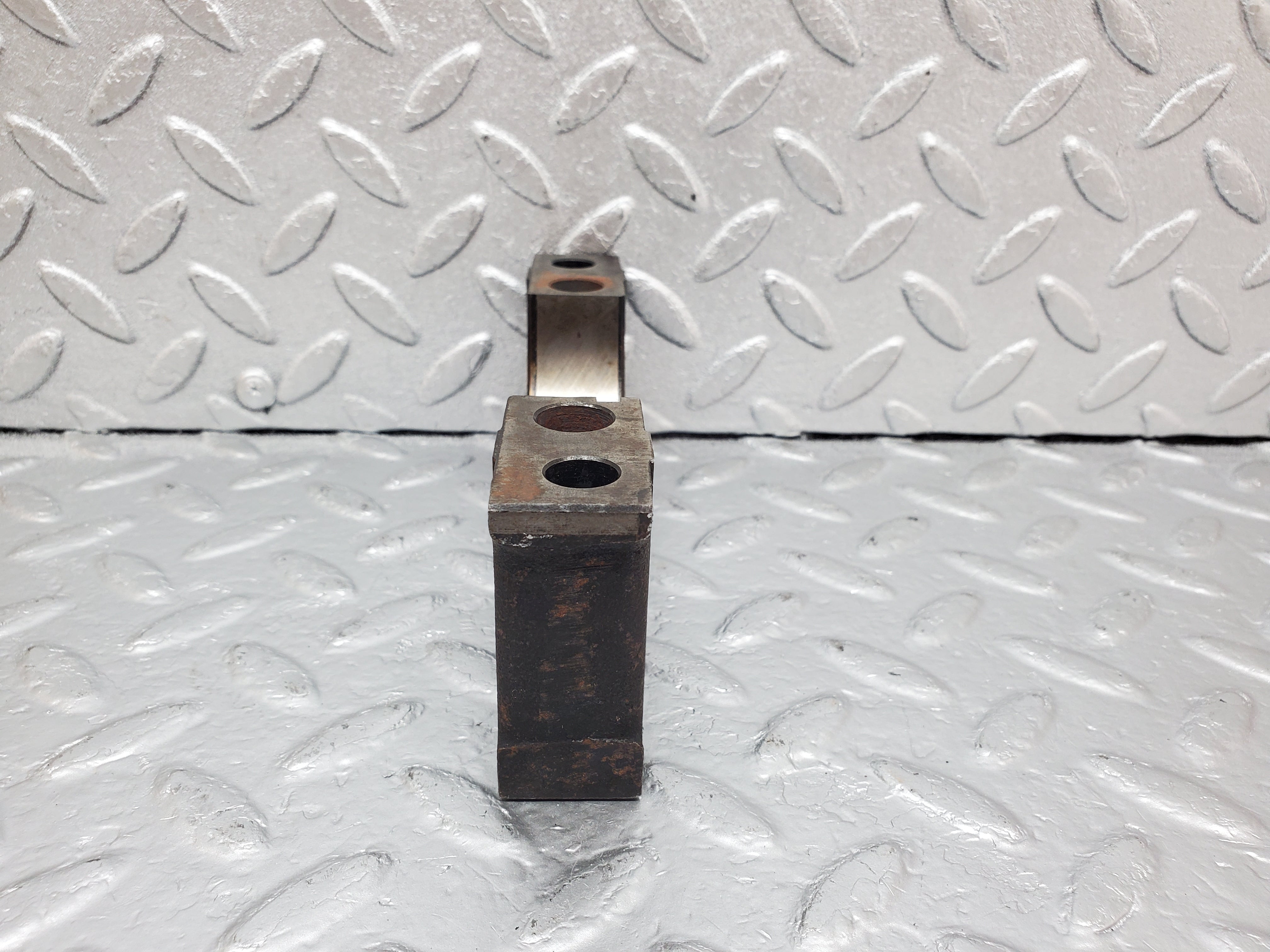 0922 Mercedes-Benz C107 350SLC Coupe Crankshaft Bearing Holder 1160110312