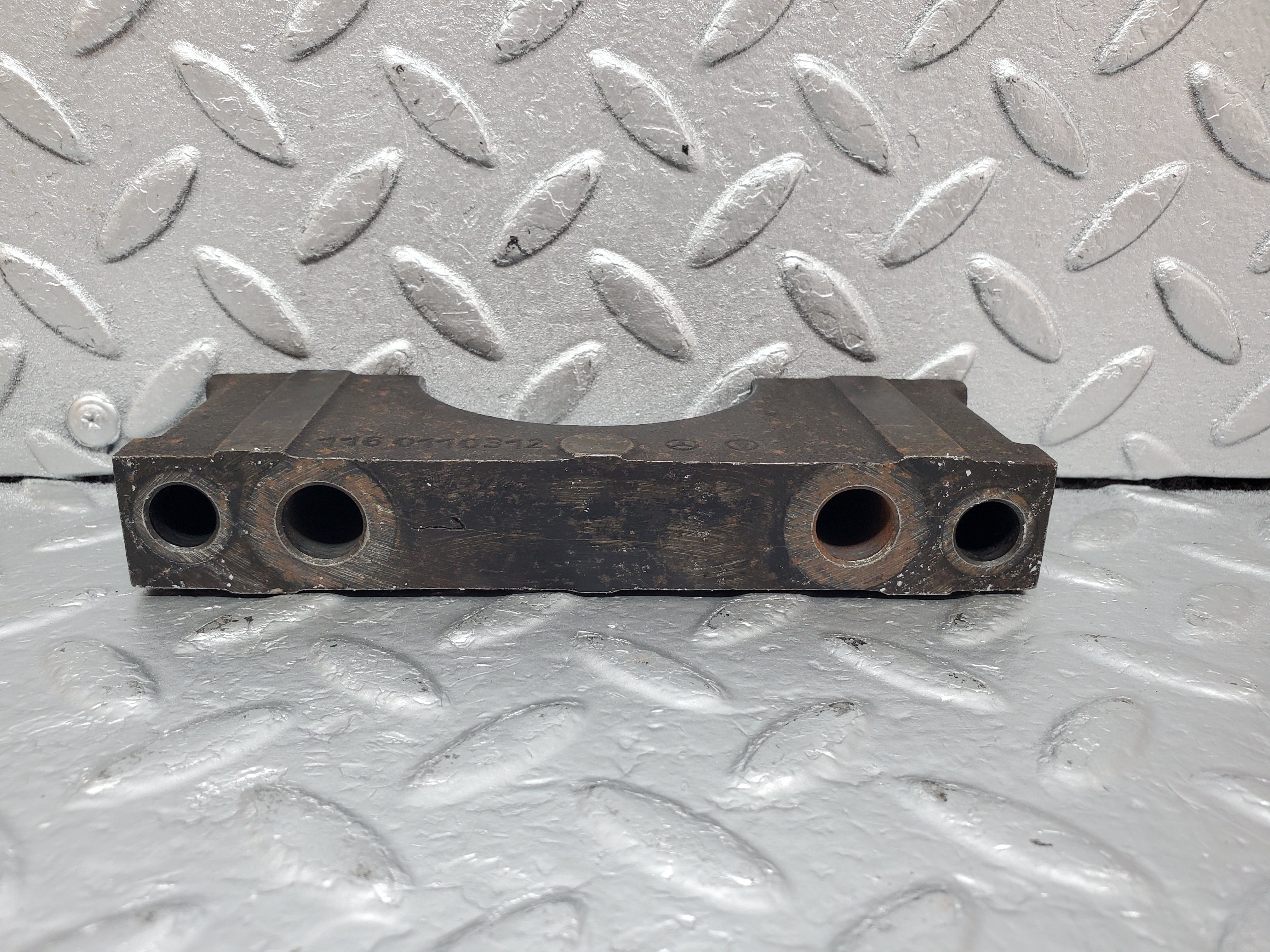 0922 Mercedes-Benz C107 350SLC Coupe Crankshaft Bearing Holder 1160110312